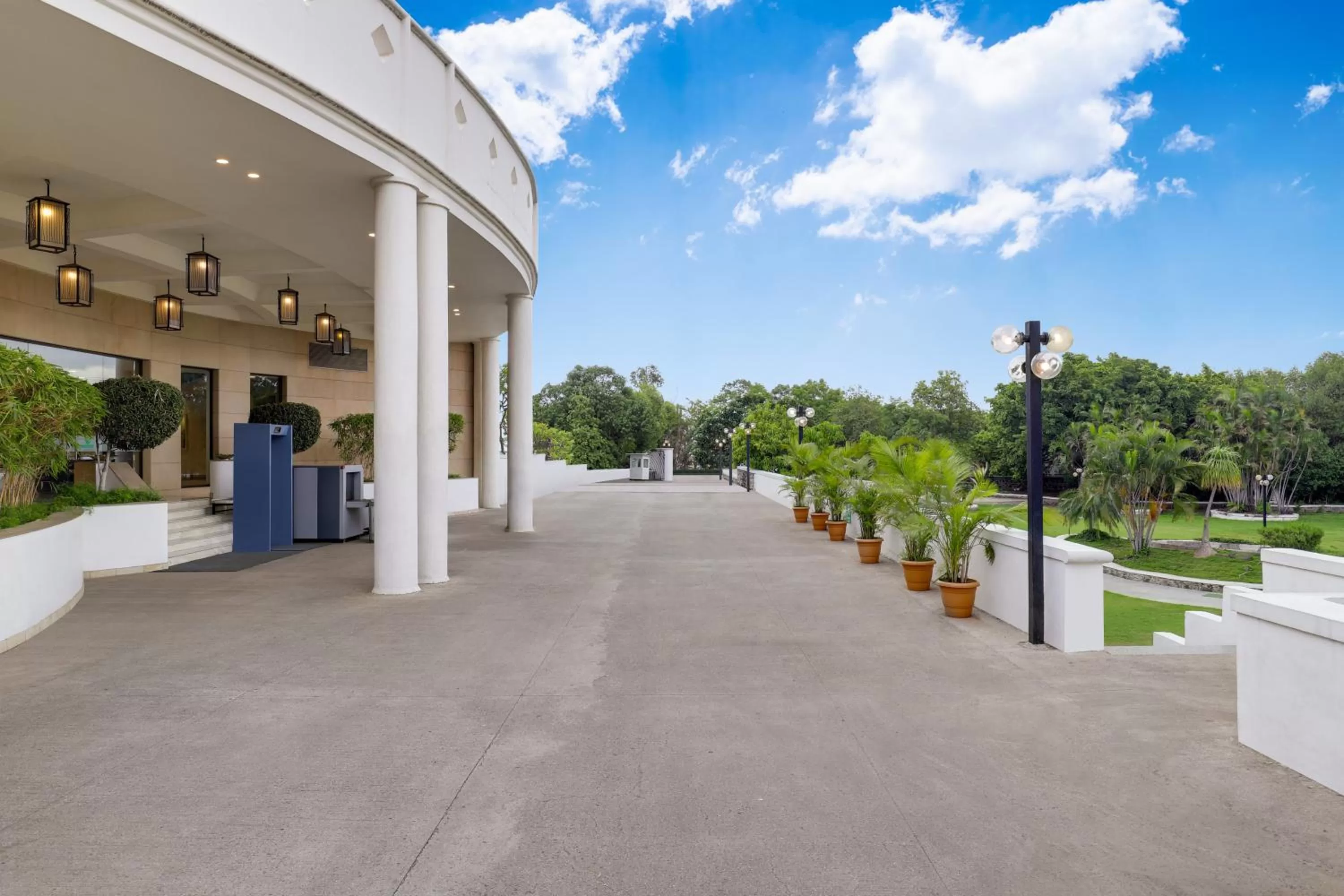 Facade/entrance in Lemon Tree Hotel, Aurangabad