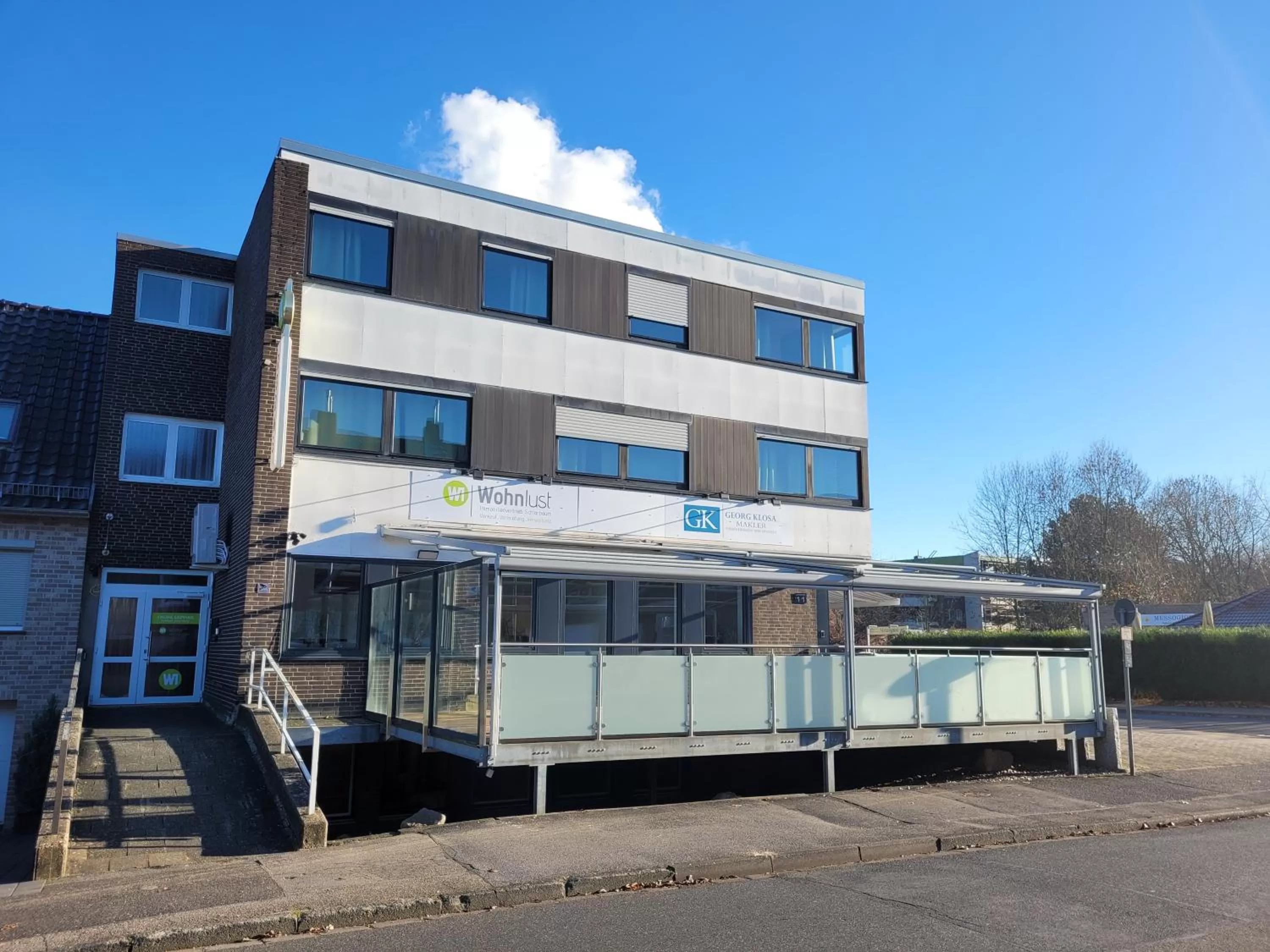 Property building in Guesthouse WI rooms