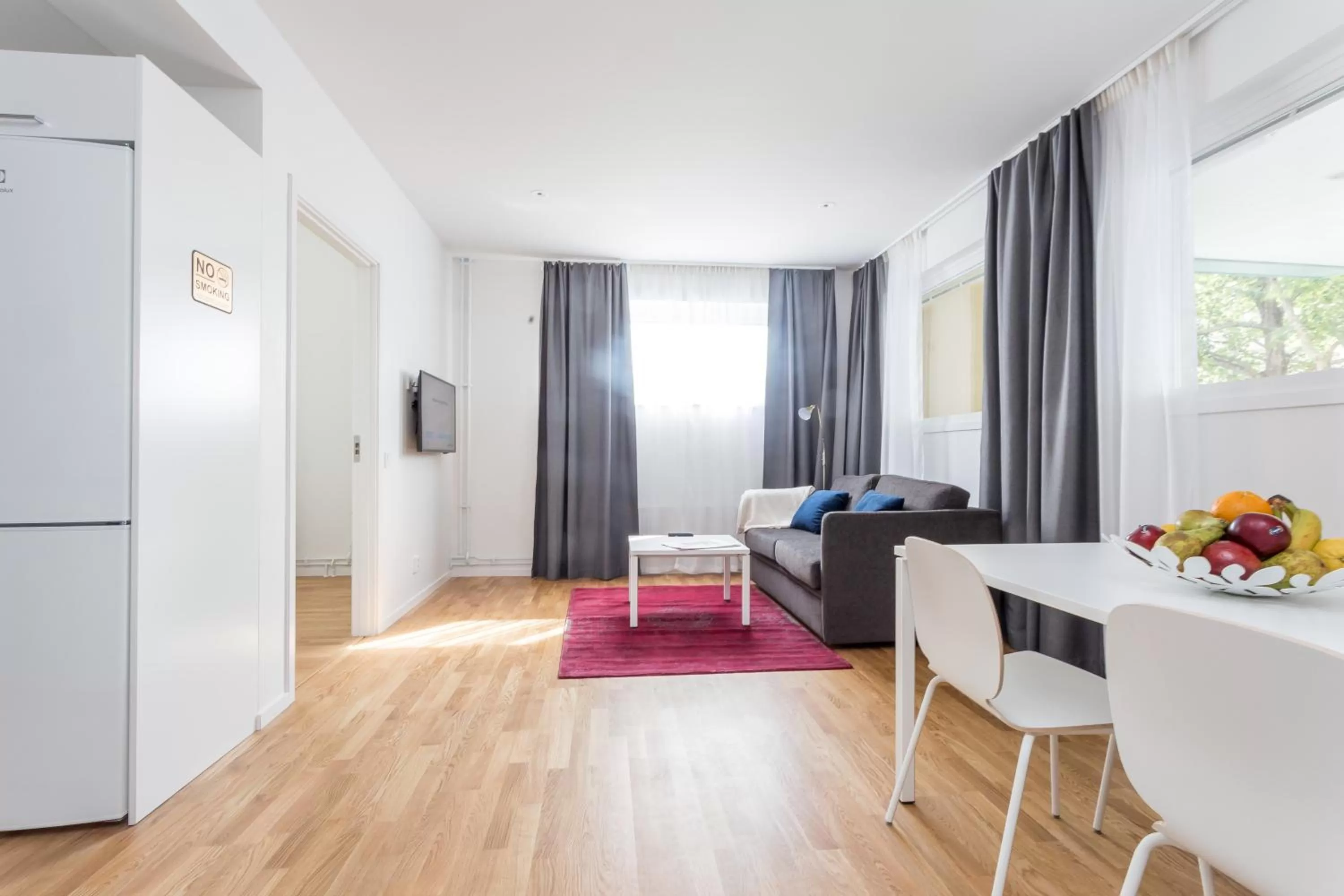 Seating area, Bed in ApartDirect Sundbyberg