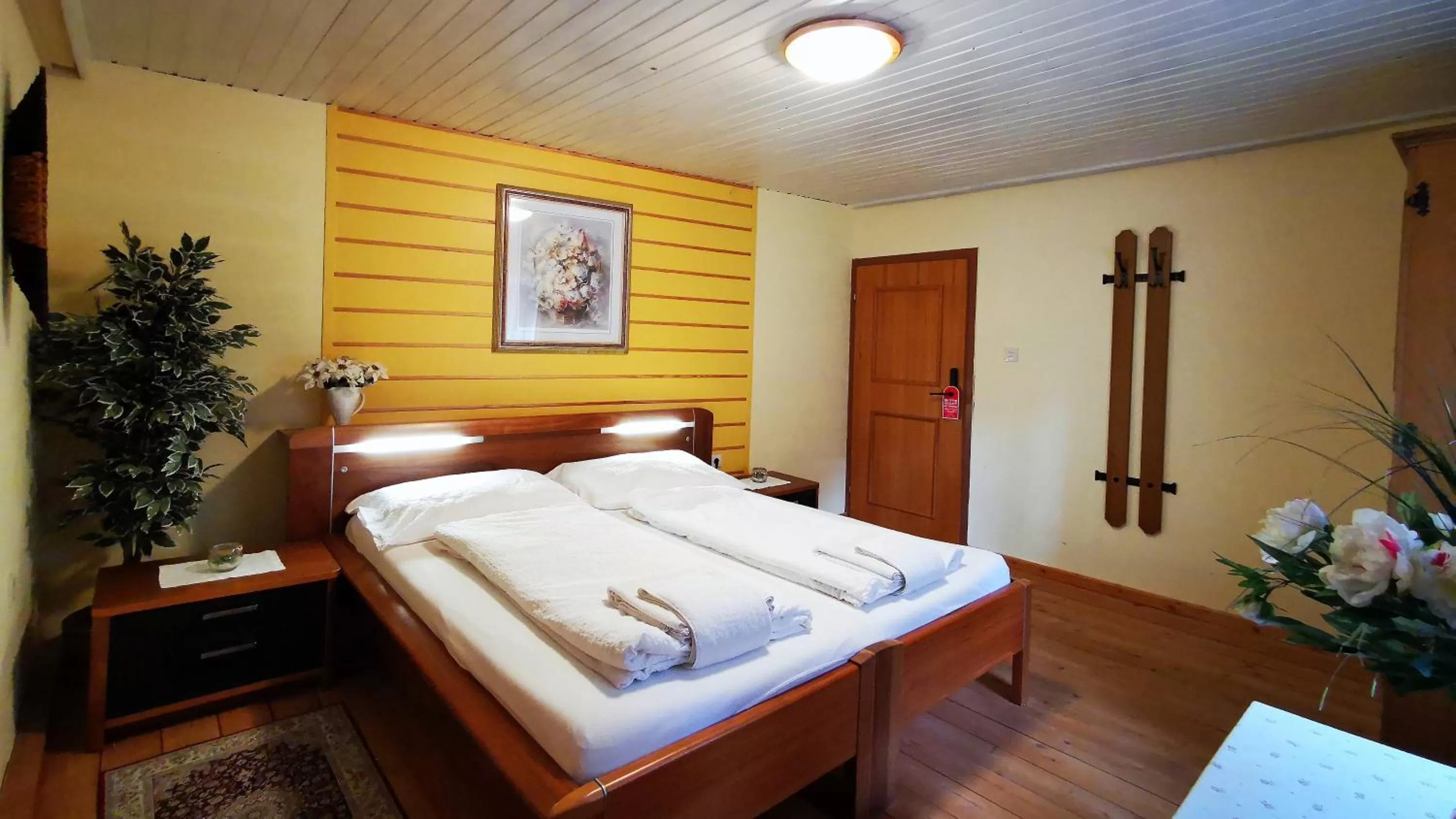 Photo of the whole room, Bed in Gasthof Geronimo