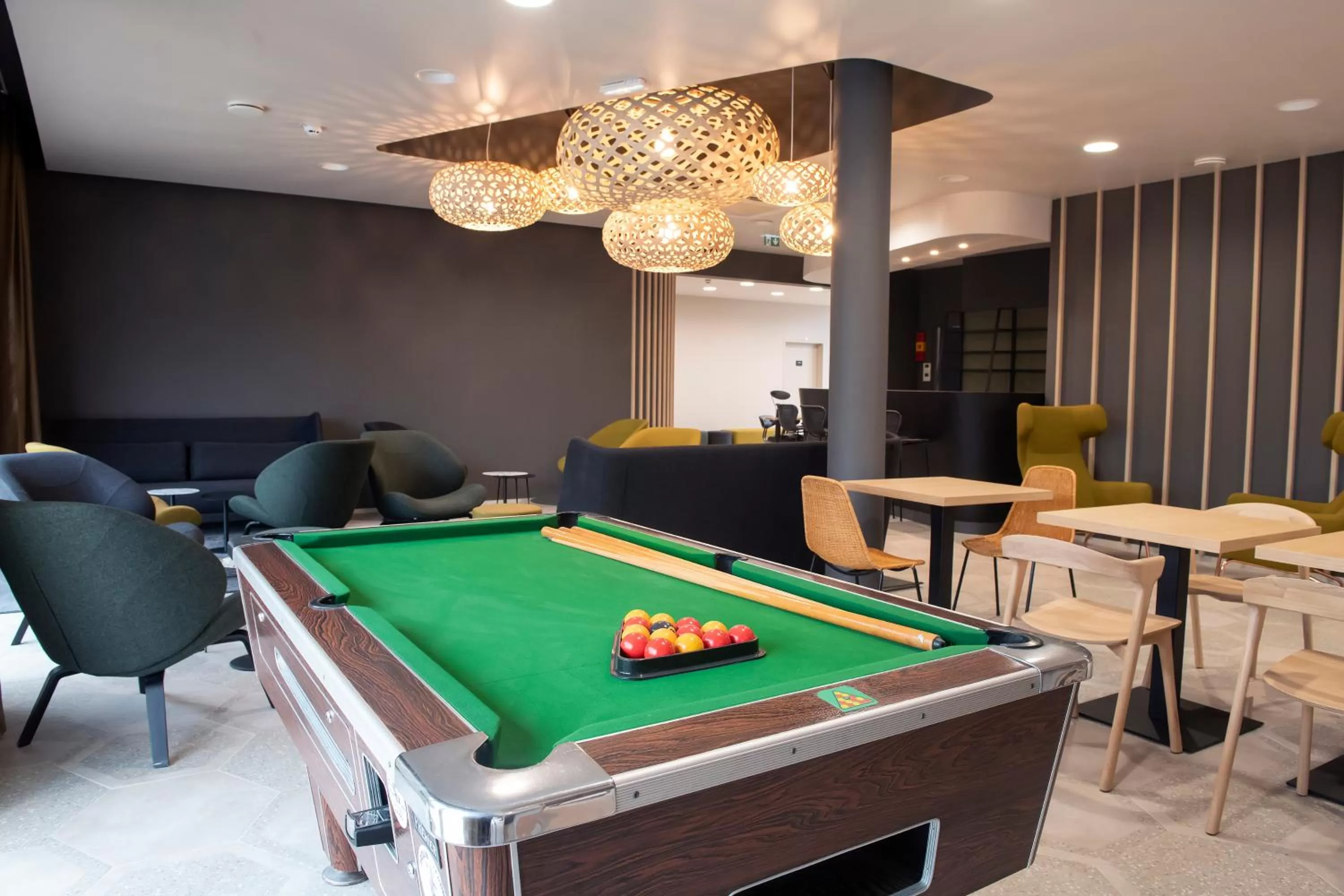 Billiard in Aparthotel & Spa Adagio Vannes