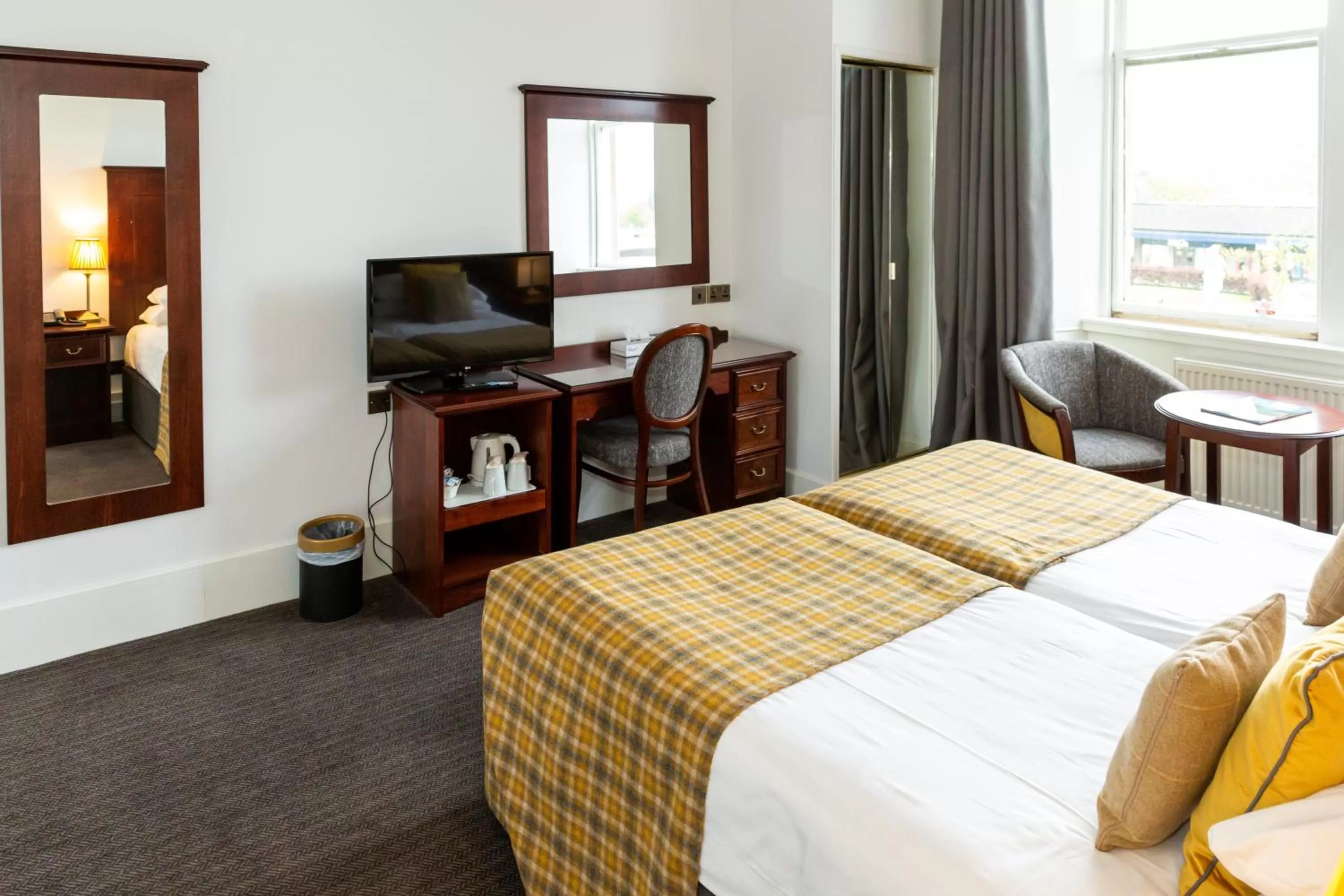 Bedroom, Bed in Alexandra Hotel