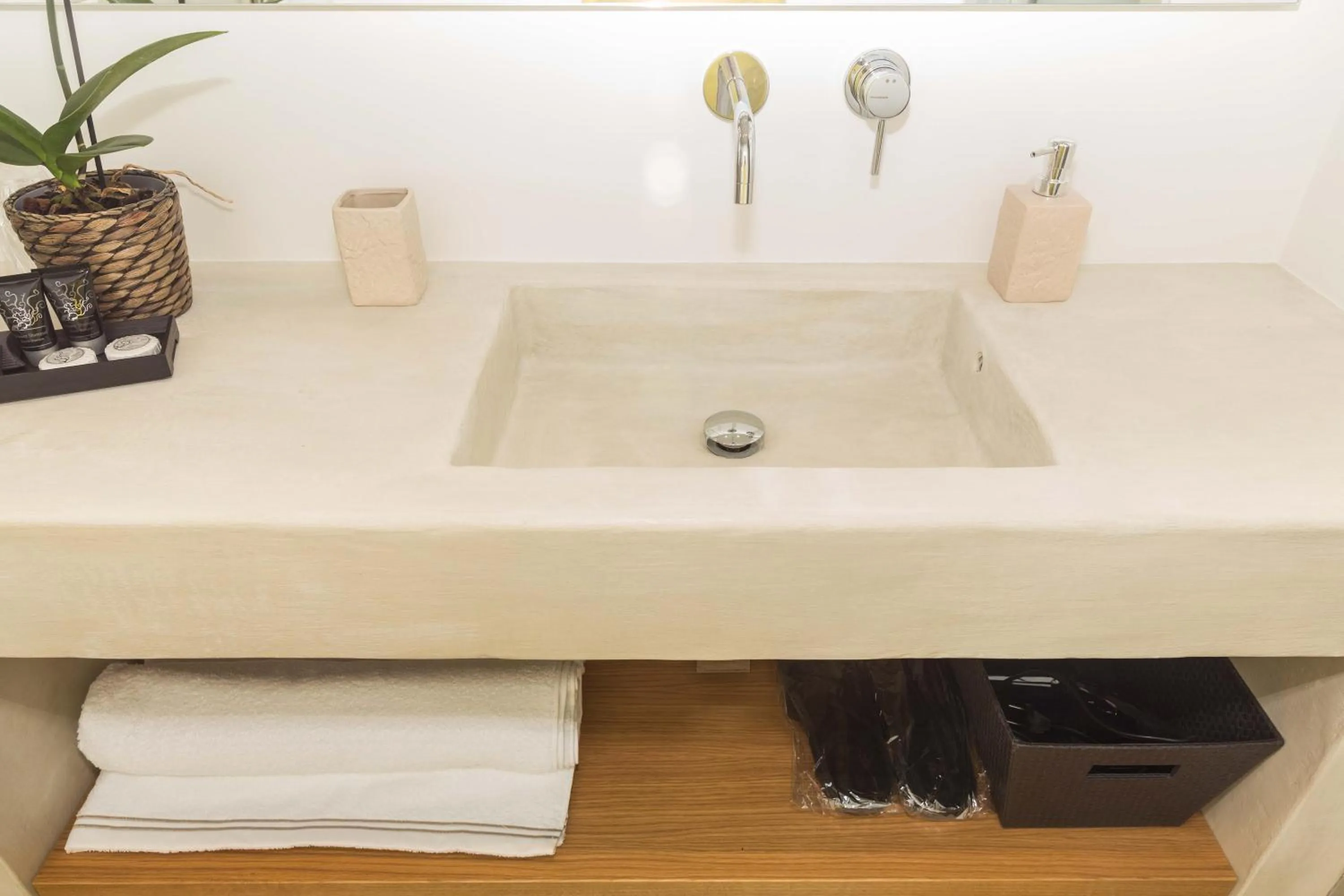 Bathroom in 200 ROOMS & TERRACE