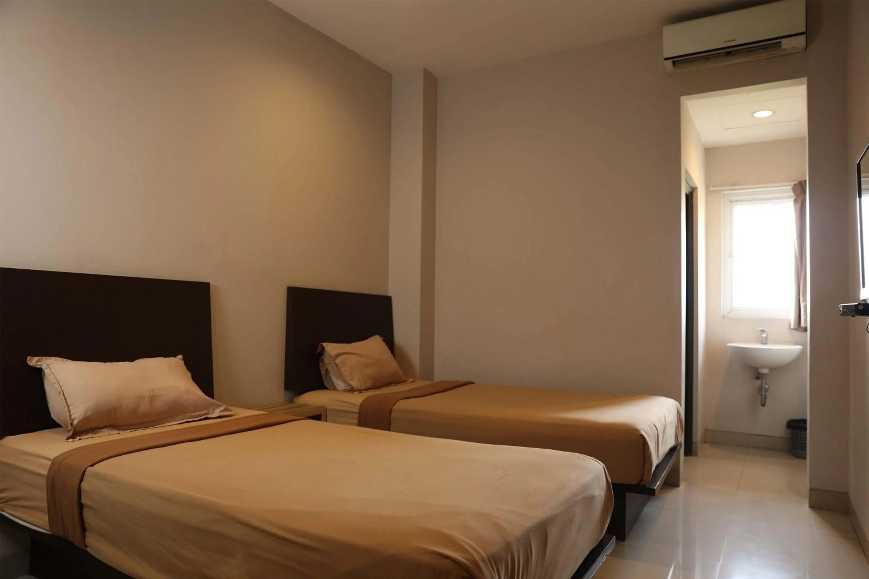 Bed in Bale Ocasa by Behomy