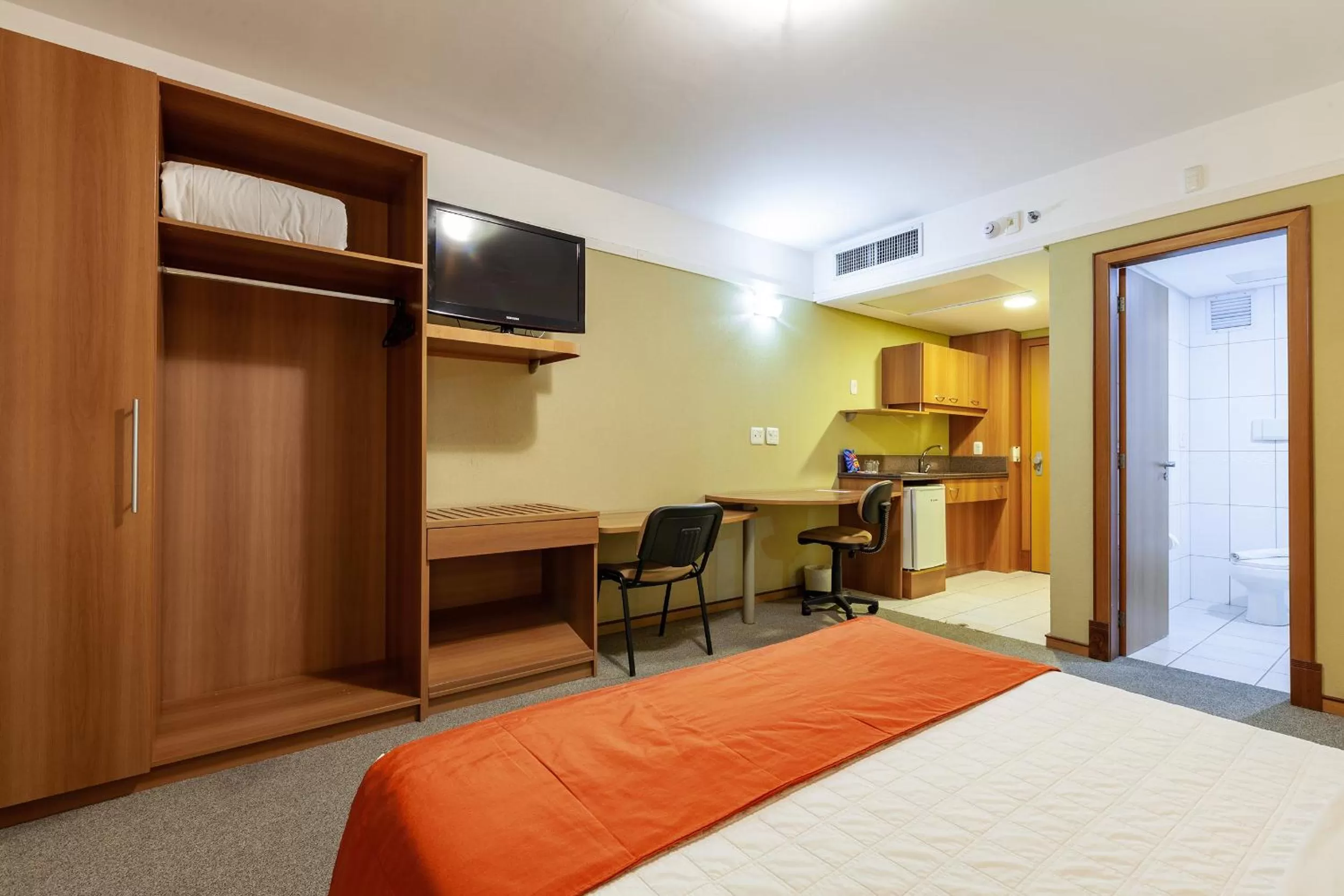 Bedroom, Bed in Tri Hotel Executive Caxias