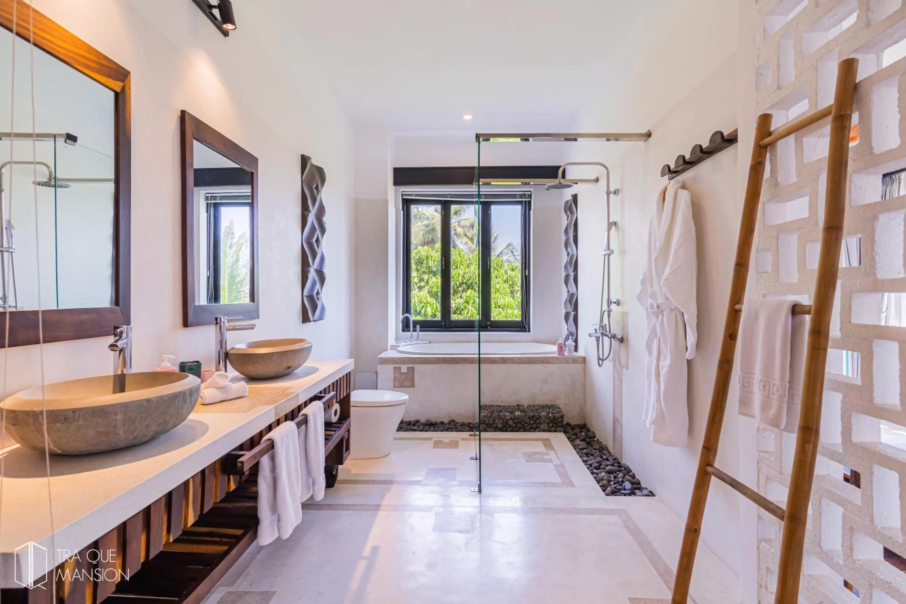 Bathroom in Tra Que Mansion