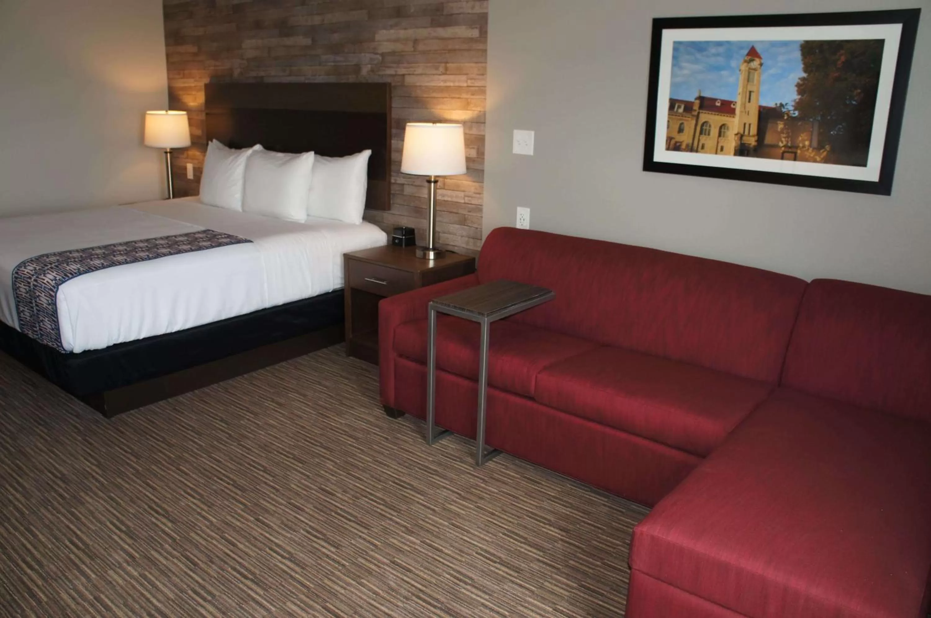 Photo of the whole room, Bed in La Quinta Inn and Suites by Wyndham Bloomington