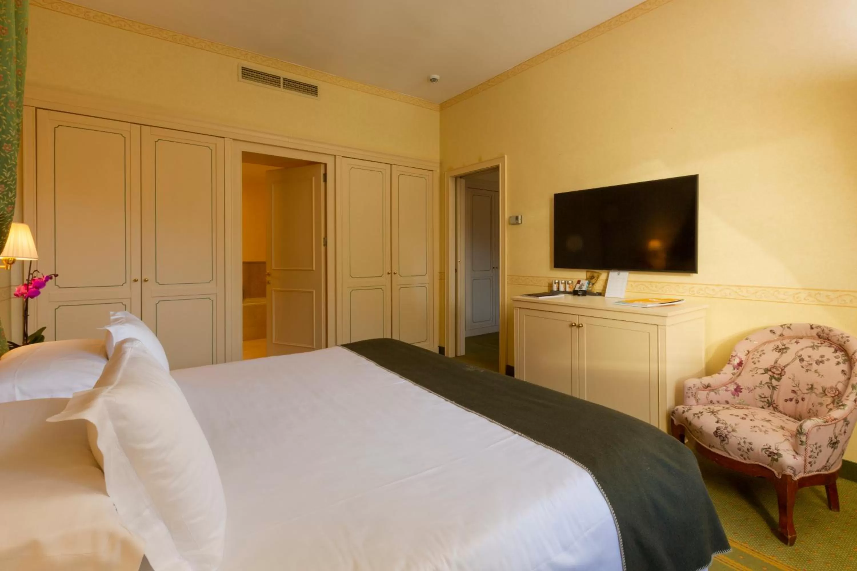 Bed in Grand Hotel Royal E Golf