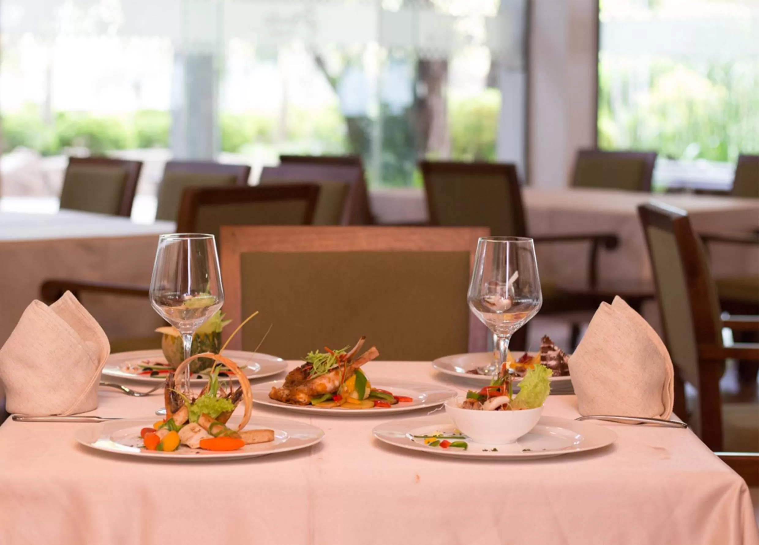 Restaurant/places to eat in Hotel Sudu Araliya