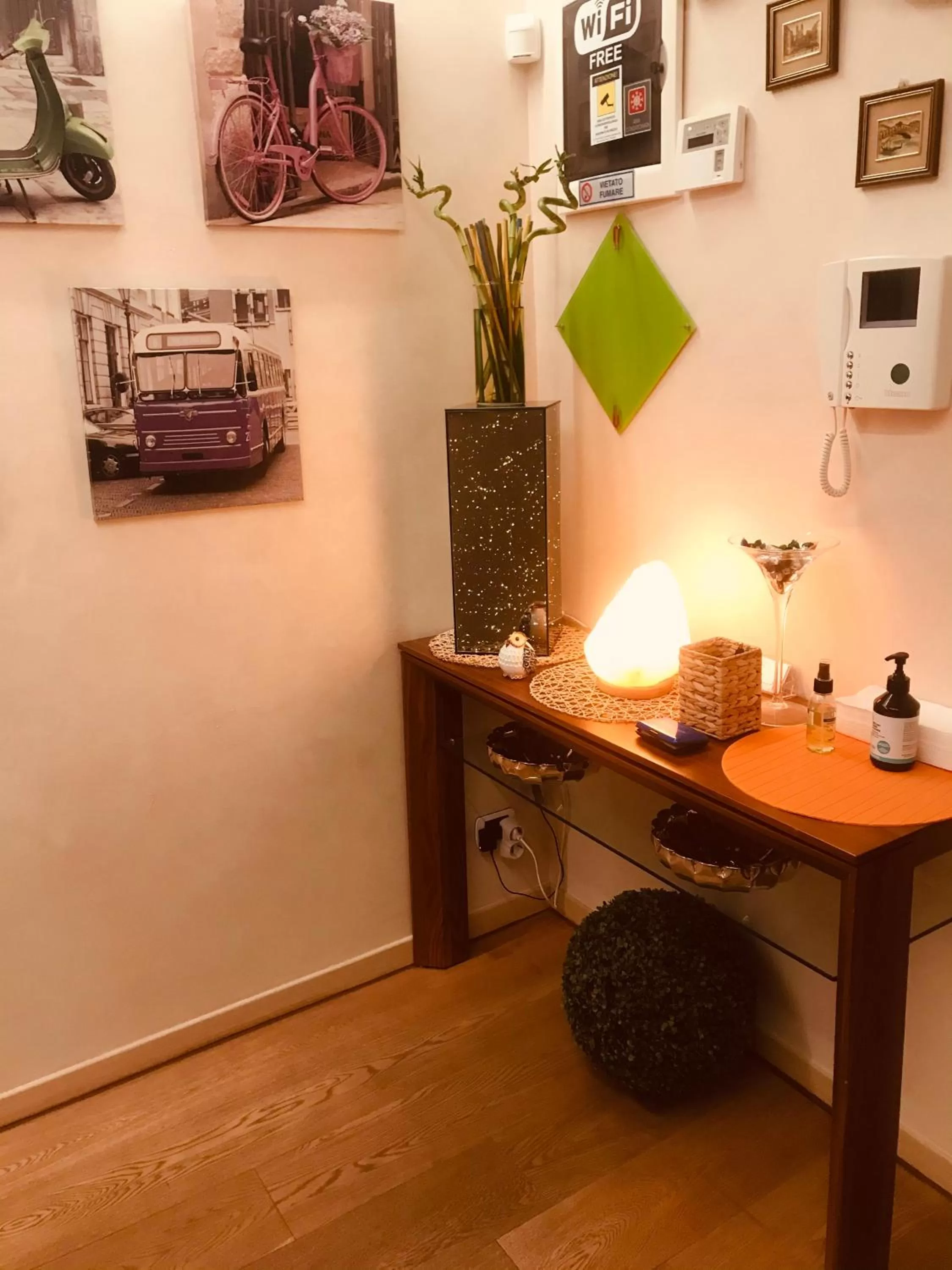 Smart-House Rent-Rooms FREE PARKING