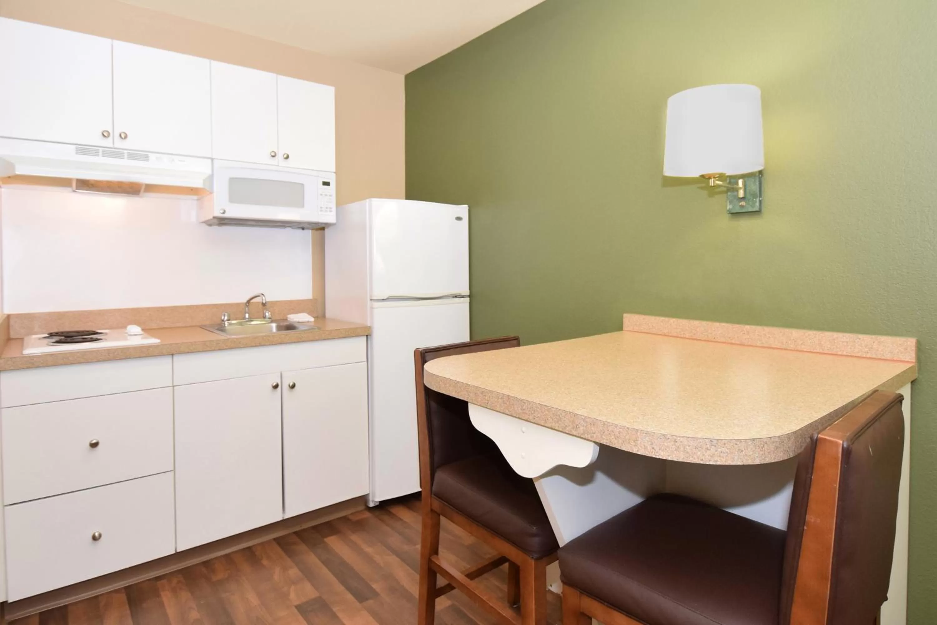 Kitchen or kitchenette in Extended Stay America Select Suites - Jacksonville - Southside - St Johns Towne Ctr