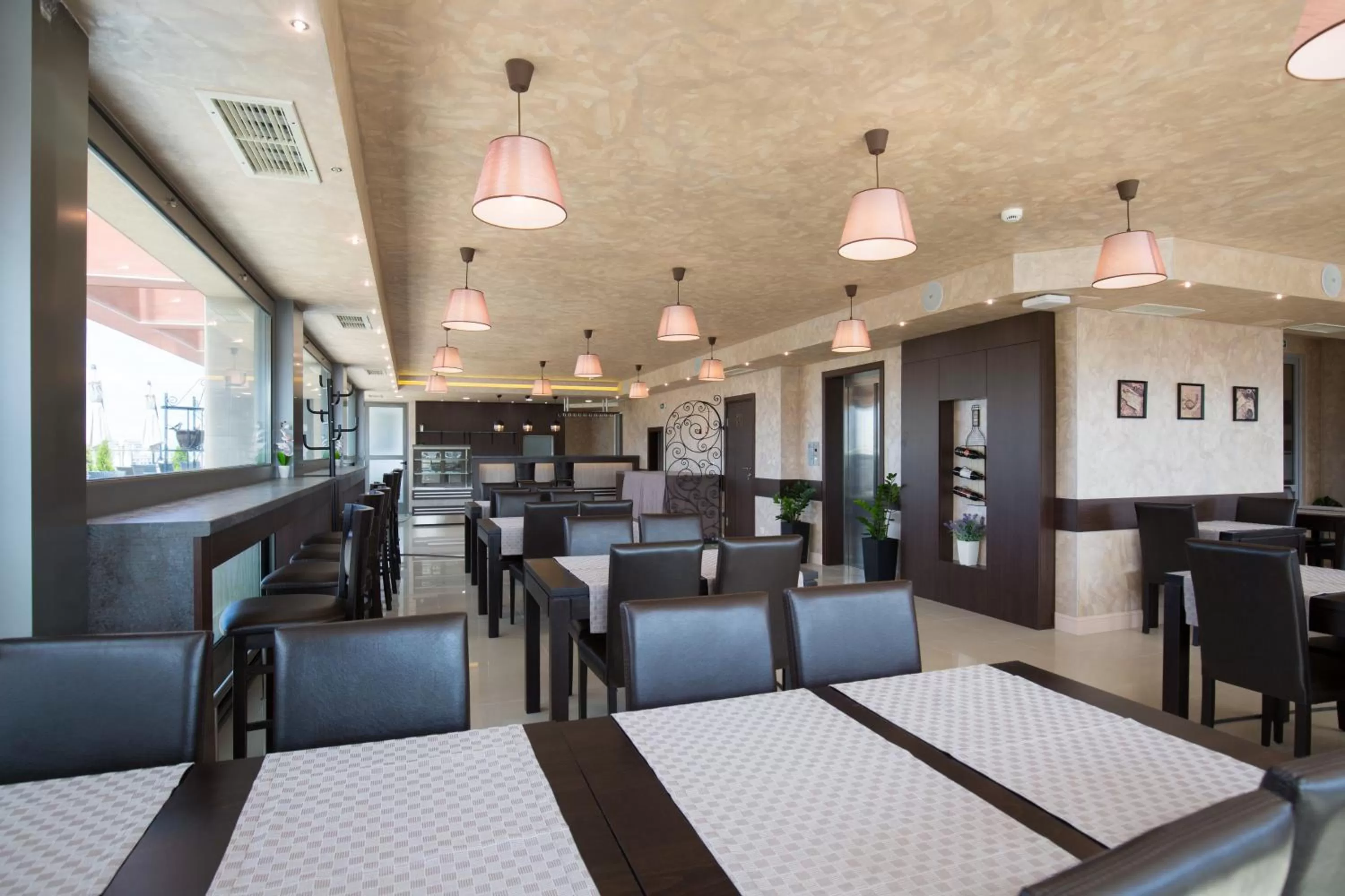 Restaurant/places to eat in Grami Hotel Sofia