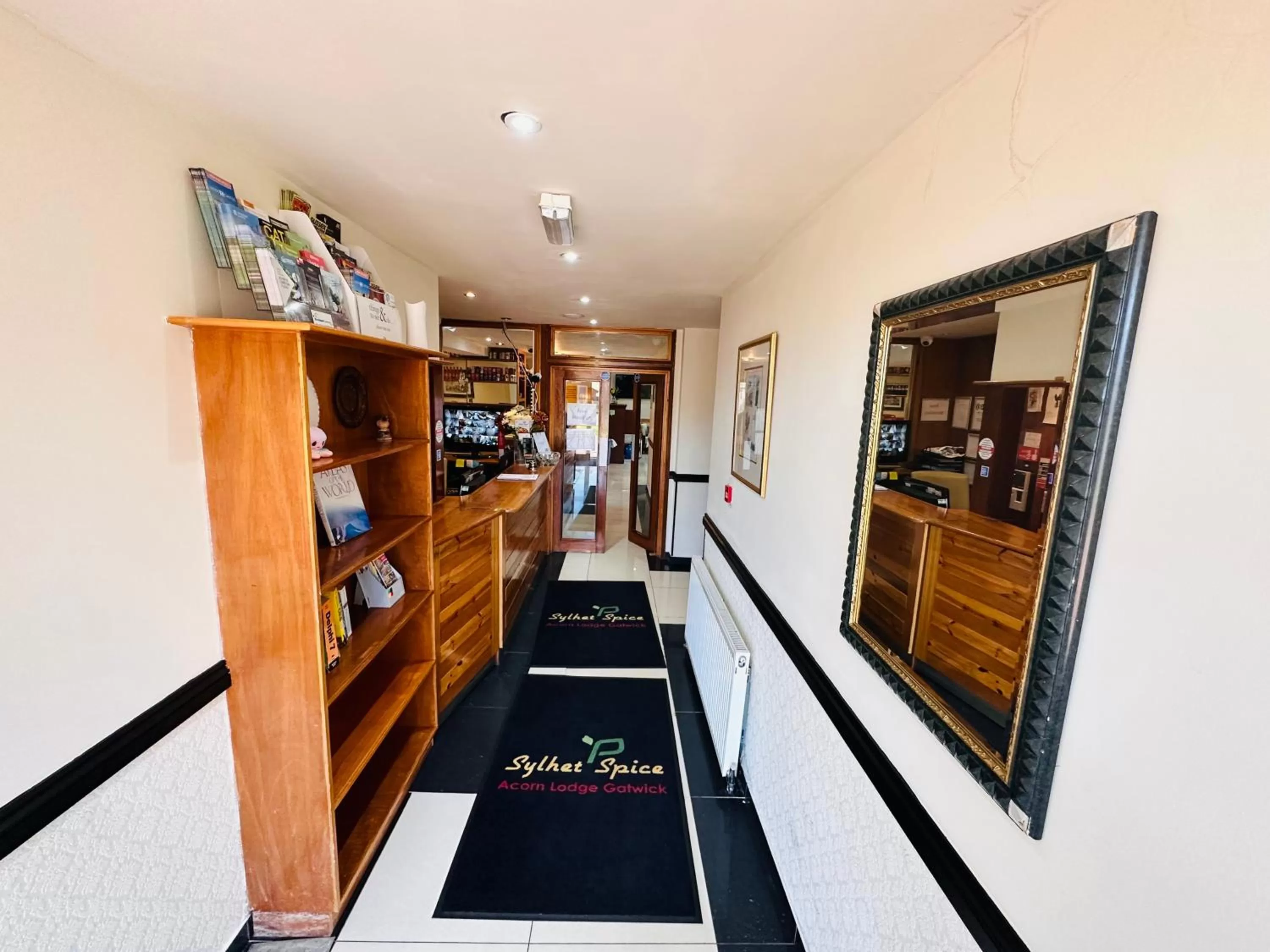 Lobby or reception in Acorn Lodge Hotel Gatwick & Parking