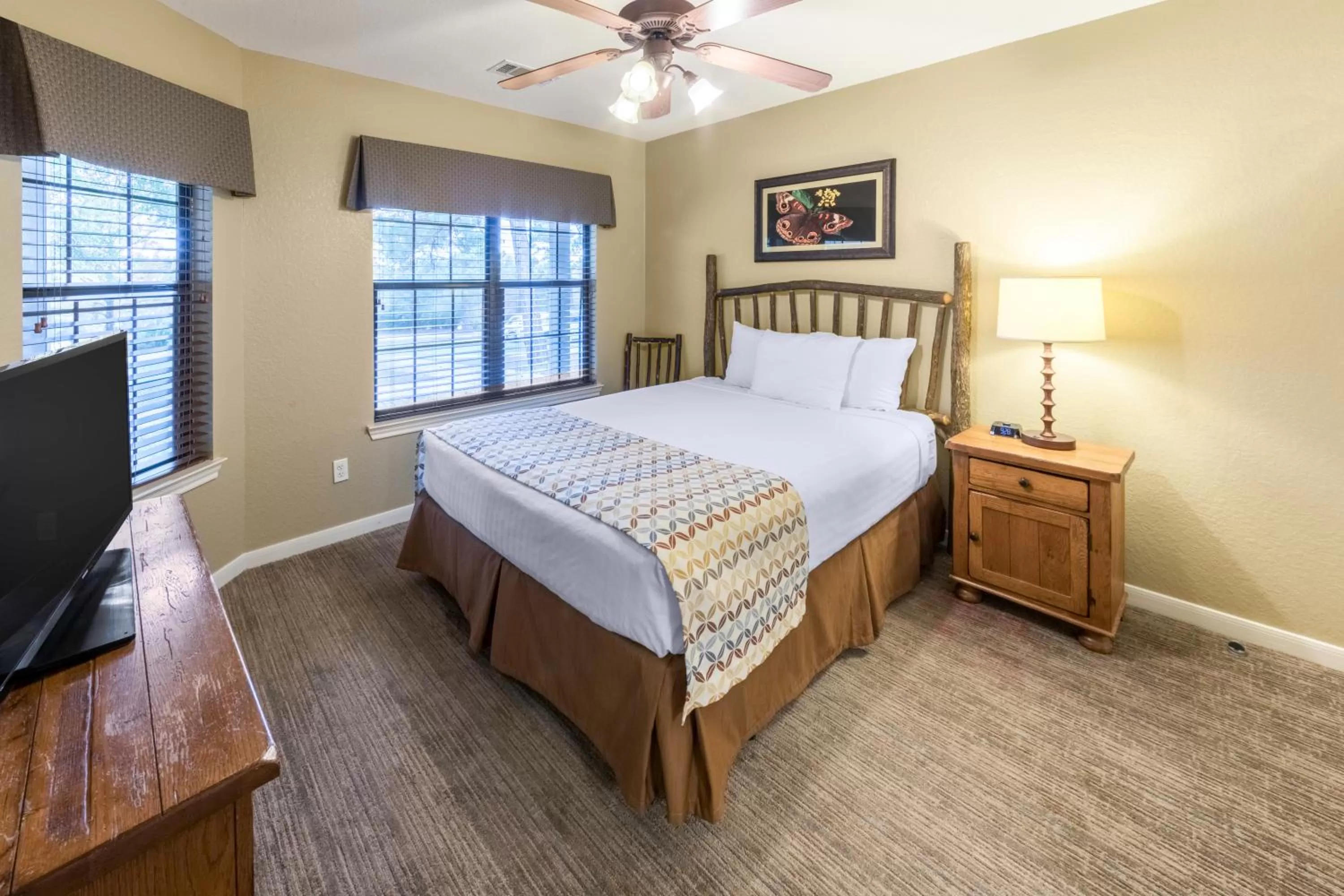 Photo of the whole room, Bed in Holiday Inn Club Vacations Piney Shores Resort at Lake Conroe