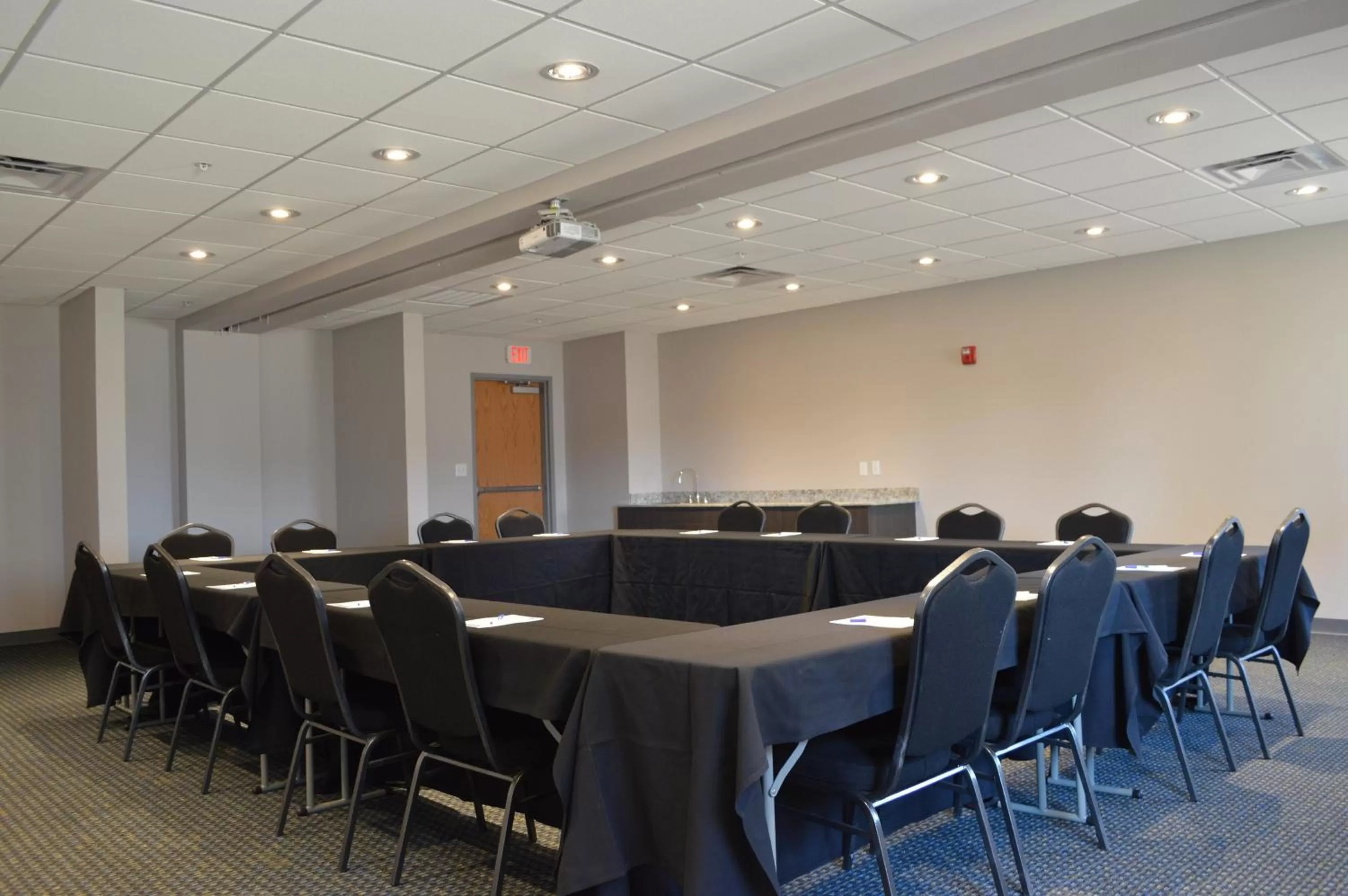 Meeting/conference room in Holiday Inn Express & Suites Tulsa NE, Claremore by IHG