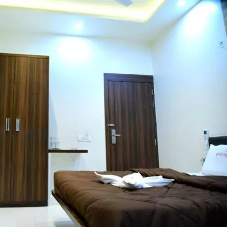 Bed in Hotel Pushpak