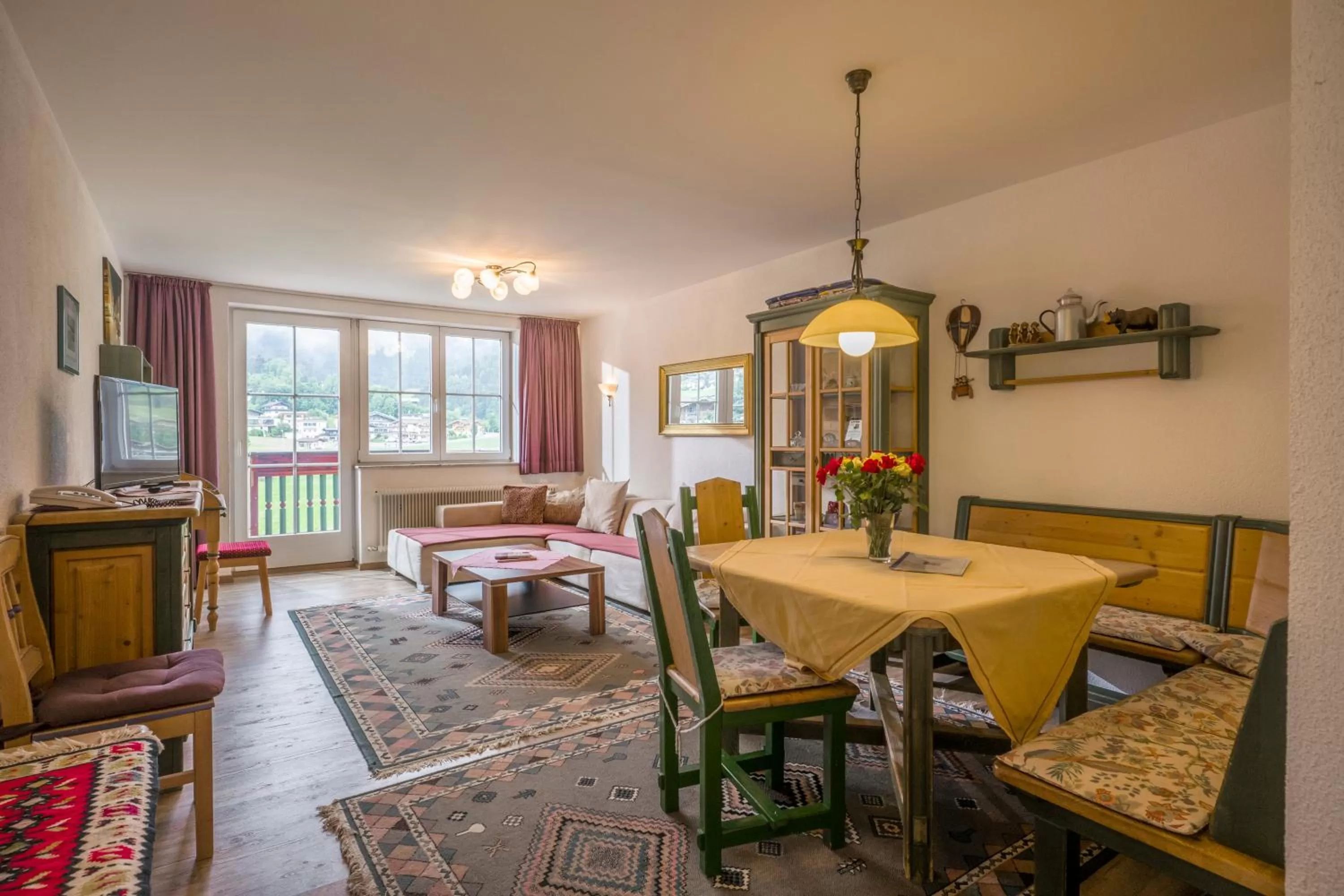 Photo of the whole room, Restaurant/Places to Eat in Apparthotel Tom Sojer