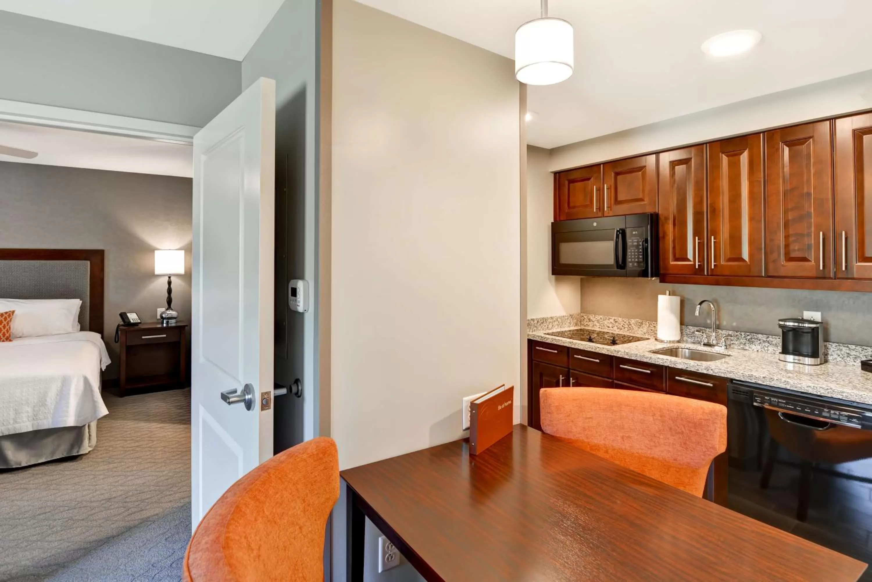 Kitchen or kitchenette, Bed in Homewood Suites By Hilton New Hartford Utica