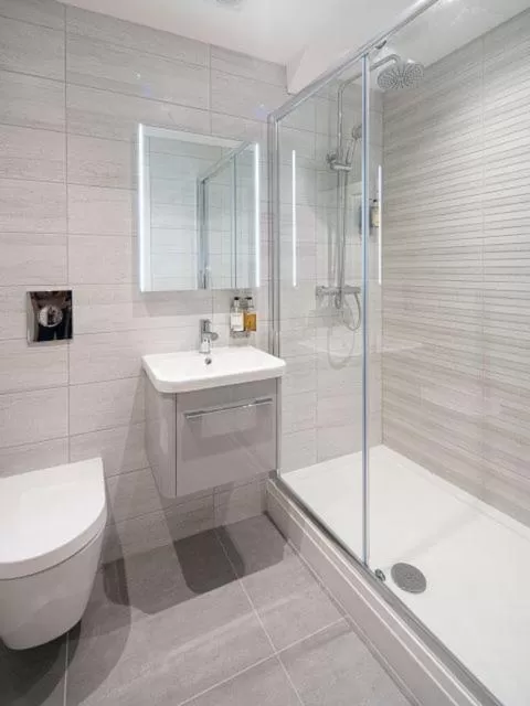 Shower in Gwbert Hotel