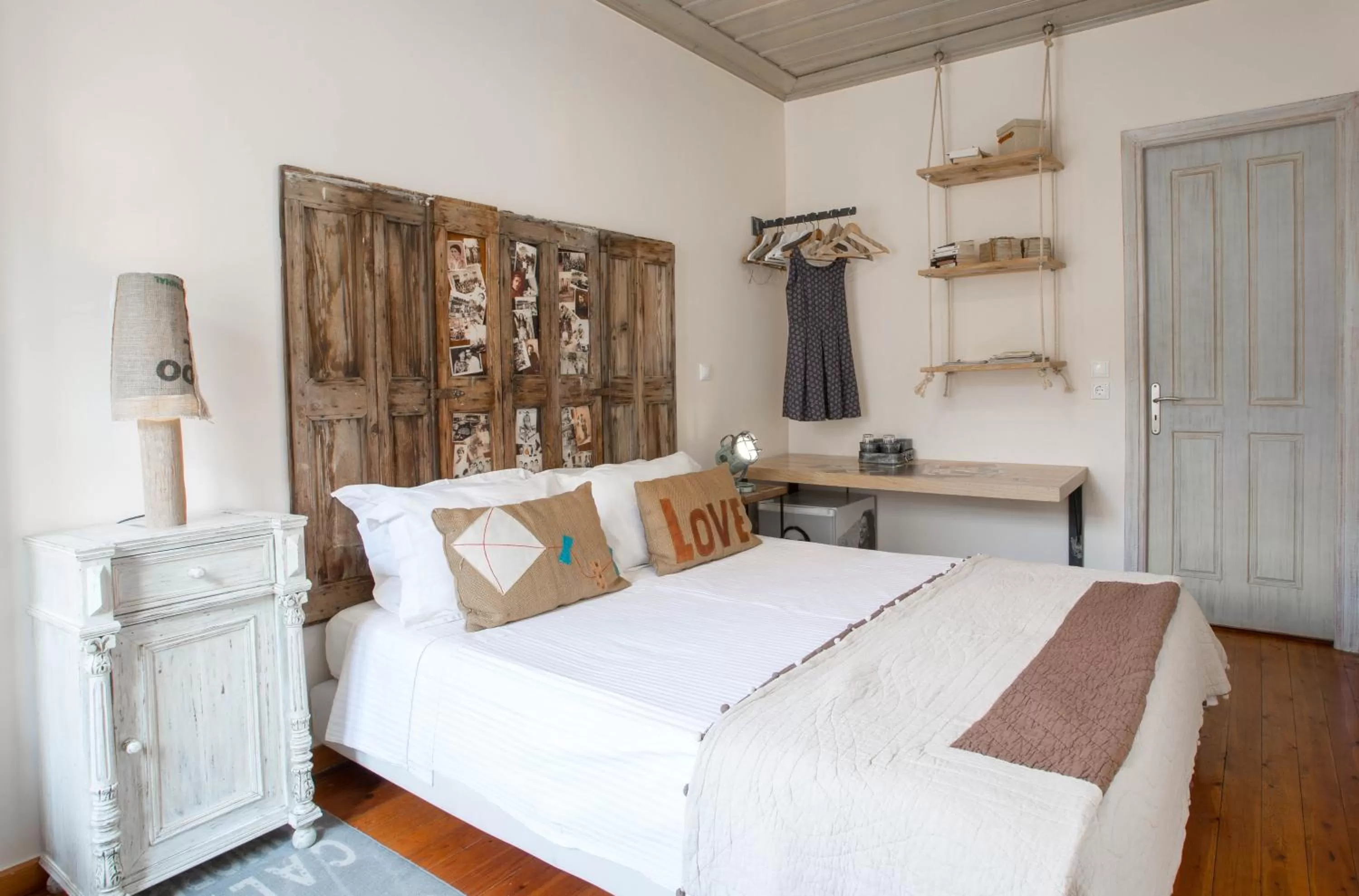 Decorative detail, Bed in Amymone and Adiandi