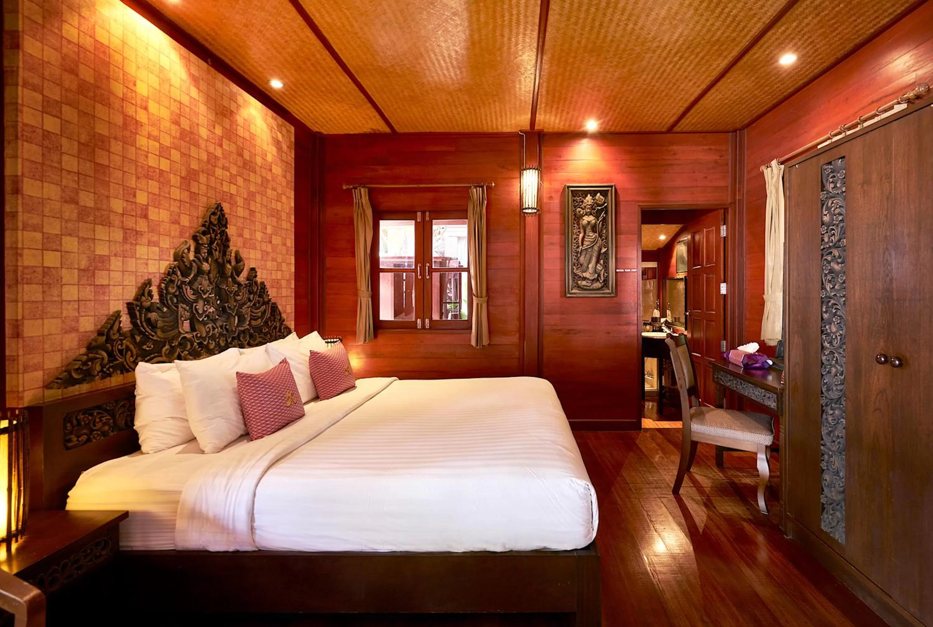 Bed in Ruenkanok Thaihouse Resort