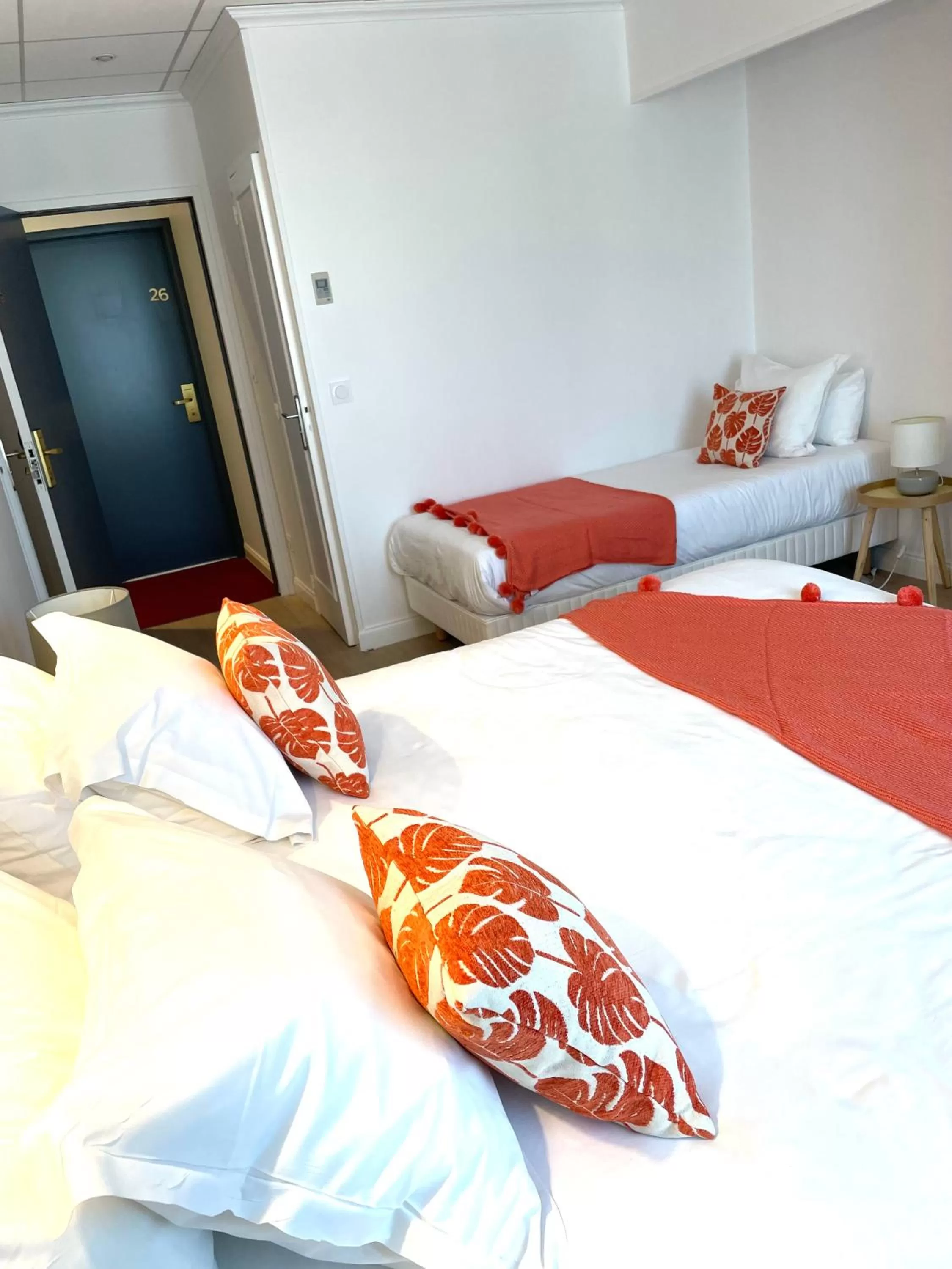 Bed in Hôtel Porte Mars - Reims Gare Centre Arena