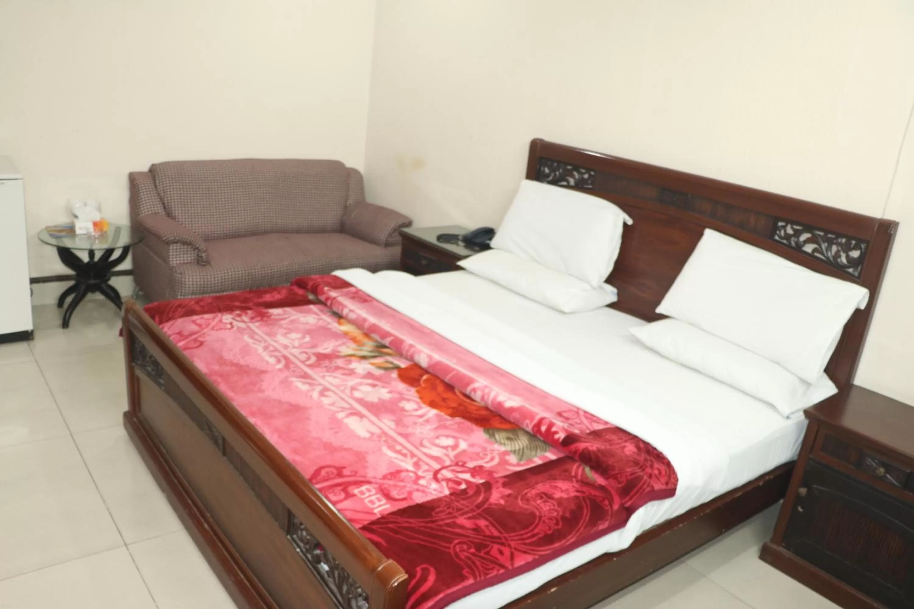 Bed in Hotel Grace inn