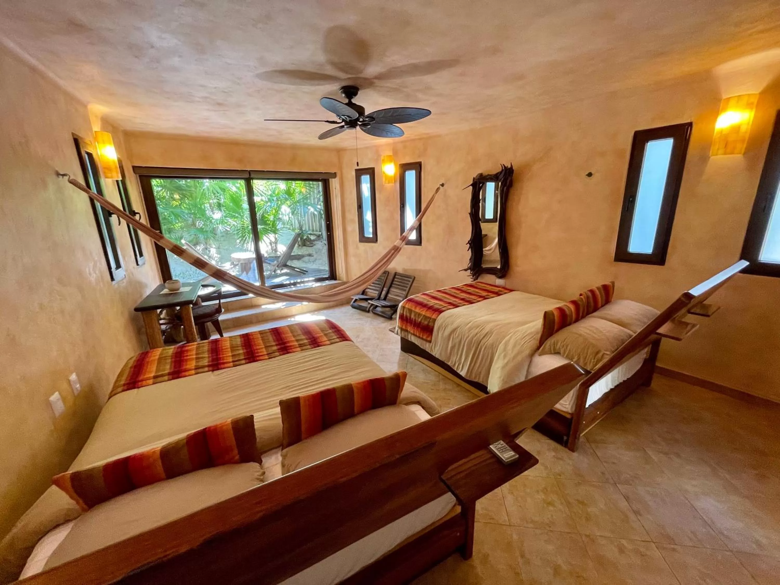 Photo of the whole room, Bed in Sueños Tulum