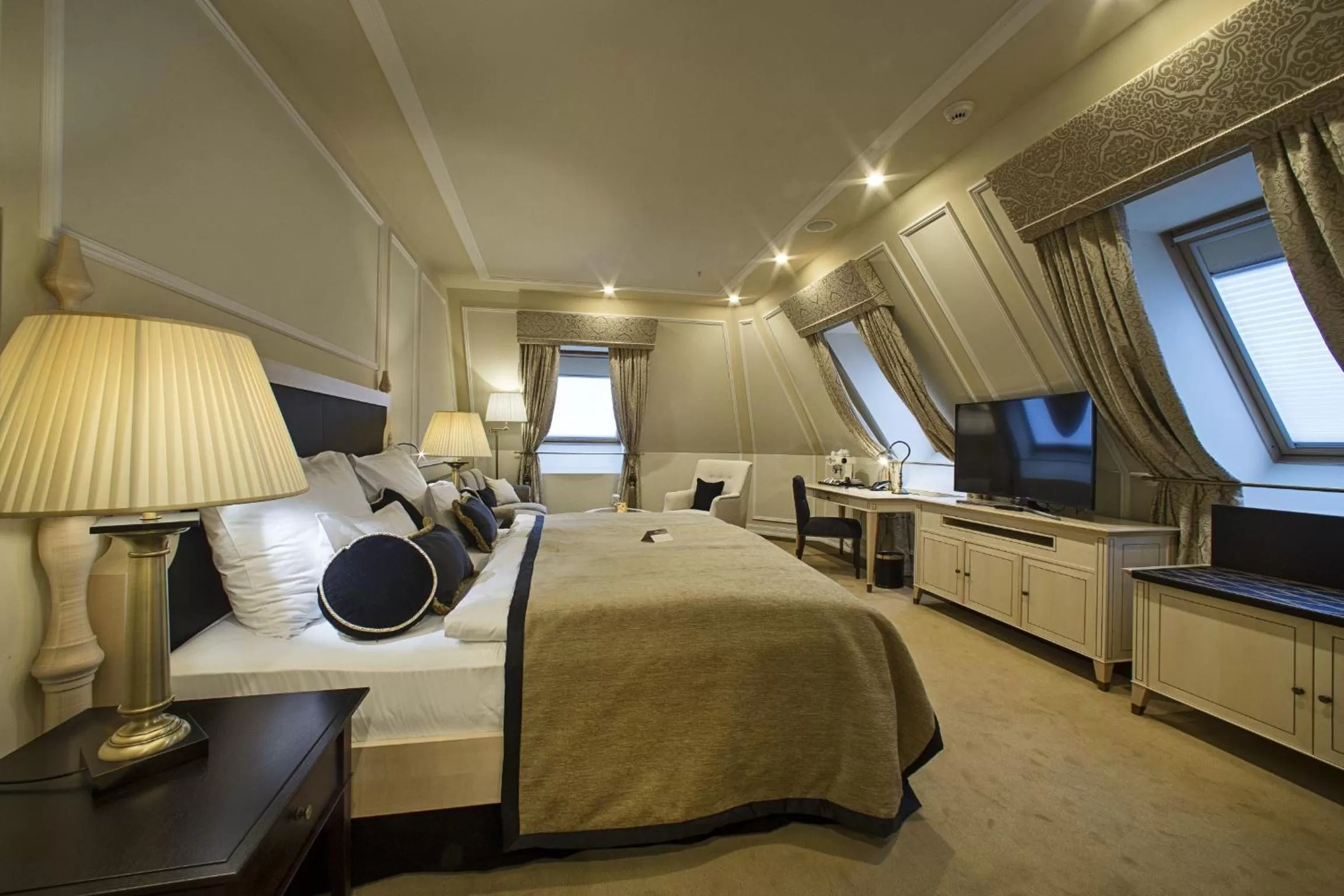 TV and multimedia, Bed in LOFT Hotel Bratislava