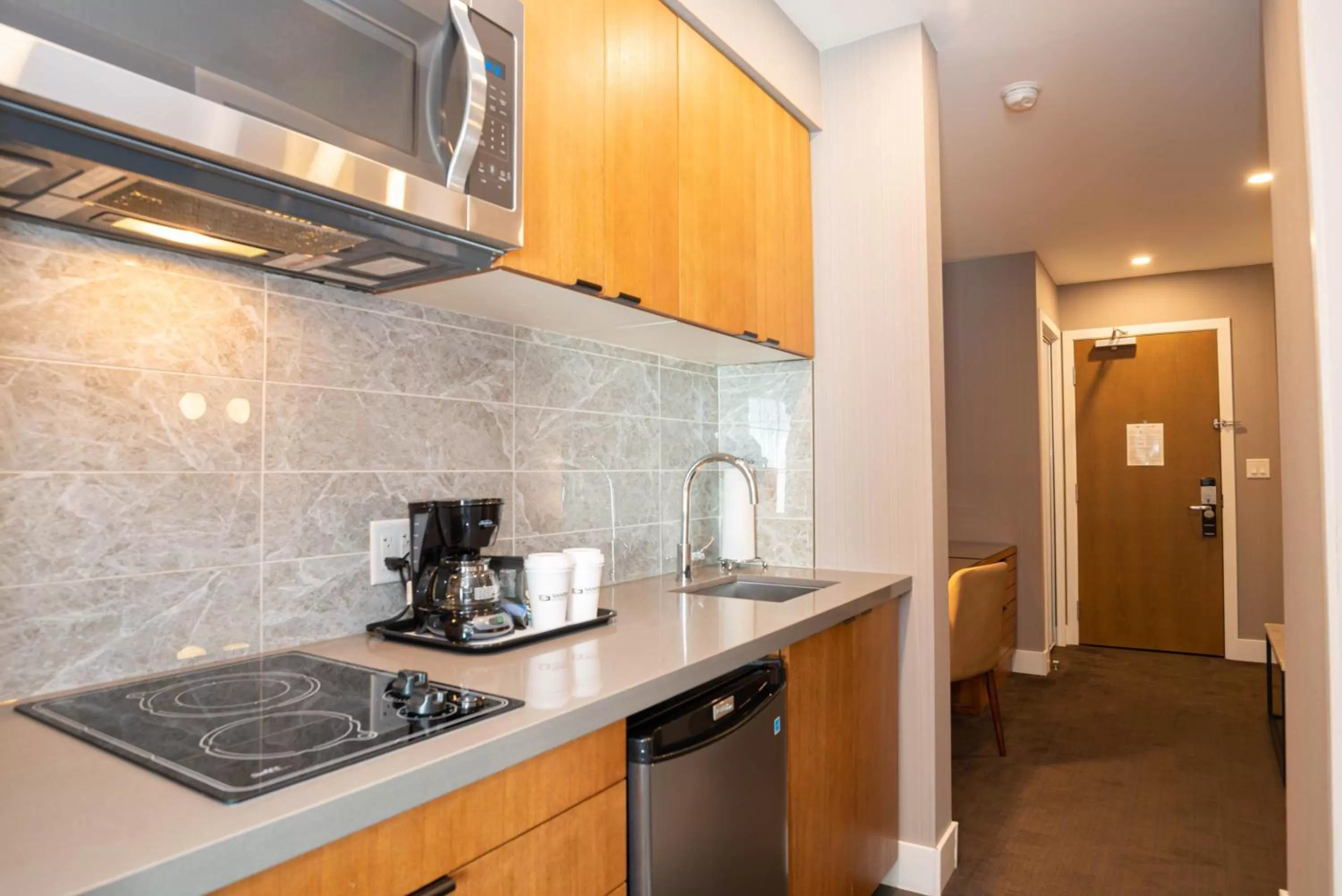 Kitchen or kitchenette in Sandman Hotel Hamilton