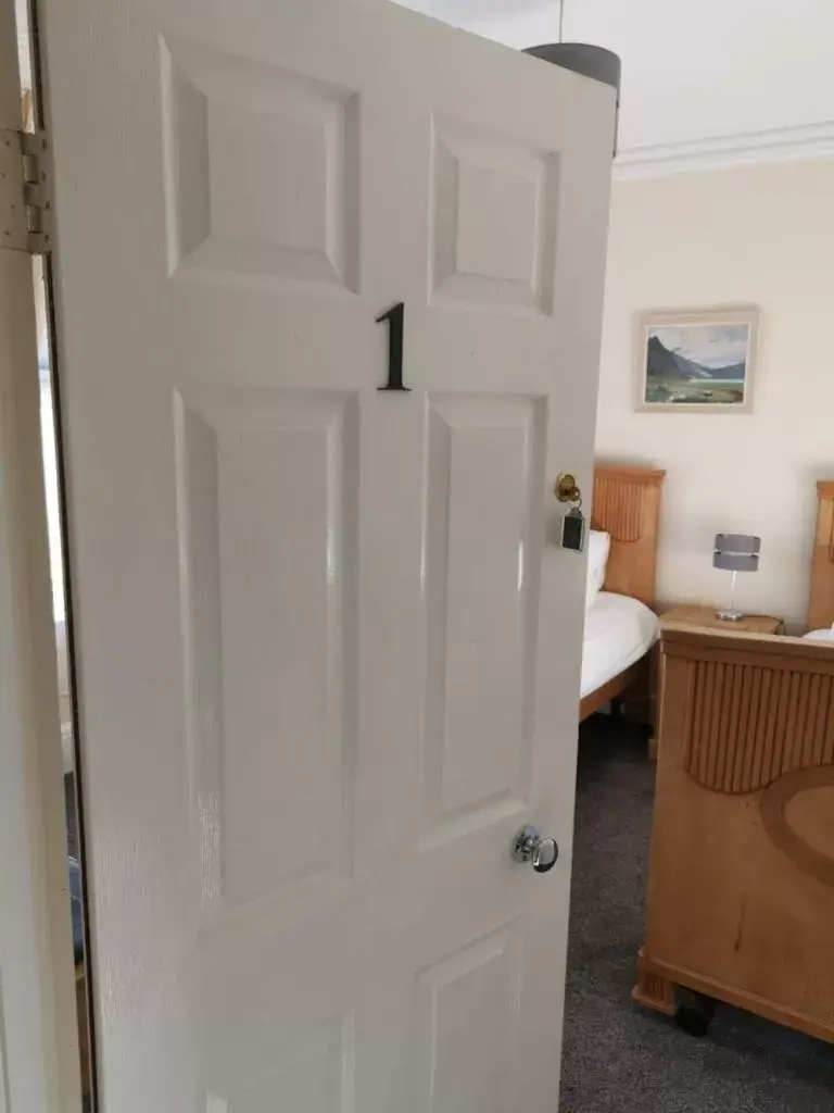 Standard Twin Room with Shared Bathroom in Mairs Bed and Breakfast. Standard Twin Room with Shared Bathroom in Mairs Bed and Breakfast.