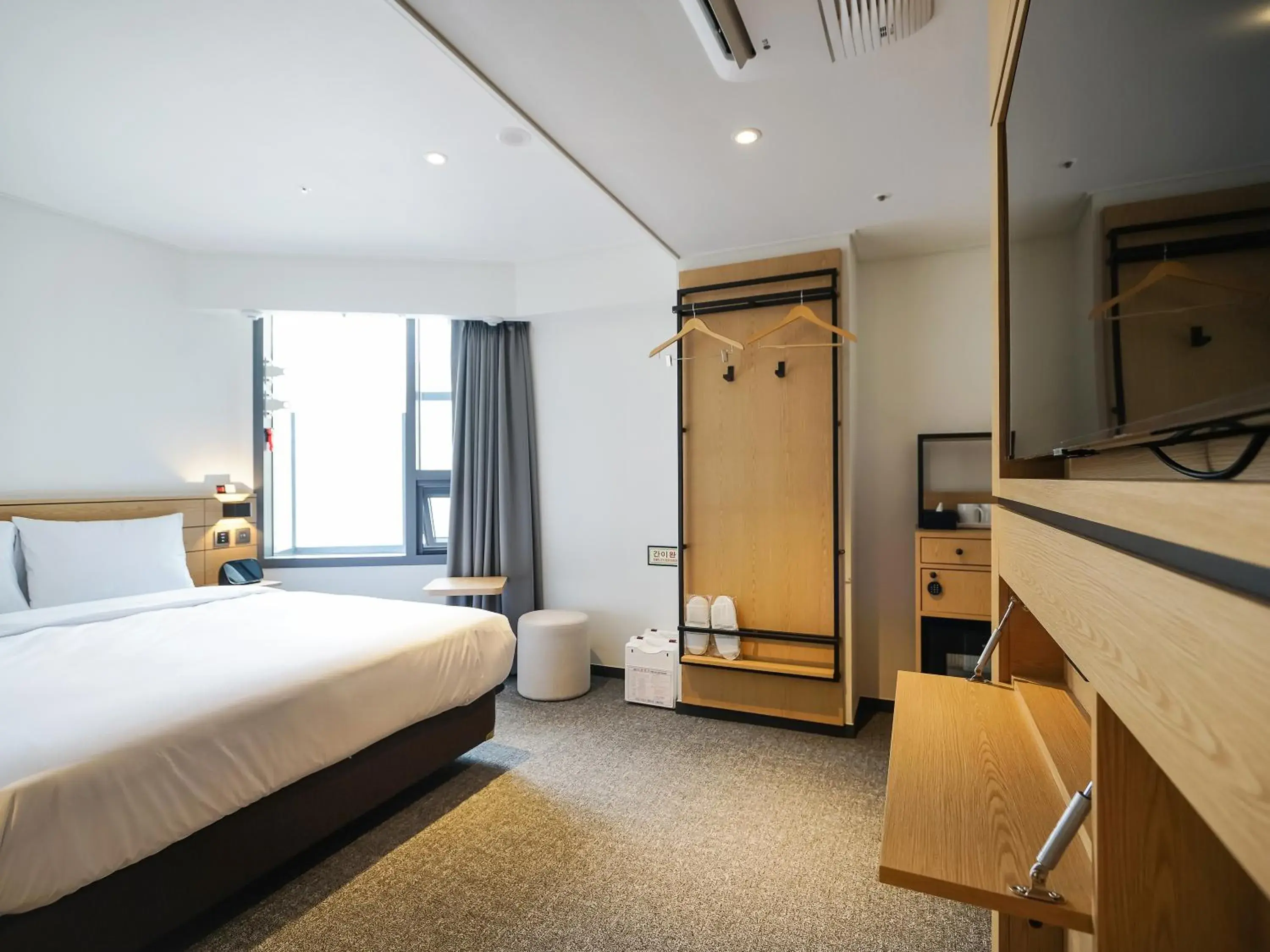 Double Room With Complimentary Breakfast in Henn na Hotel Seoul Myeongdong Double Room With Complimentary Breakfast in Henn na Hotel Seoul Myeongdong