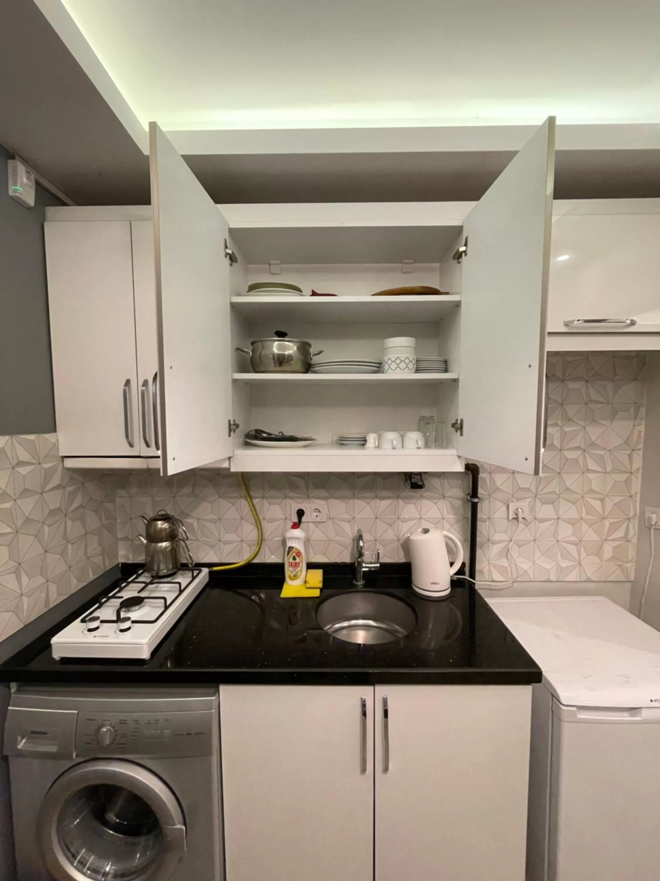 Kitchen/Kitchenette in Arat Apartments