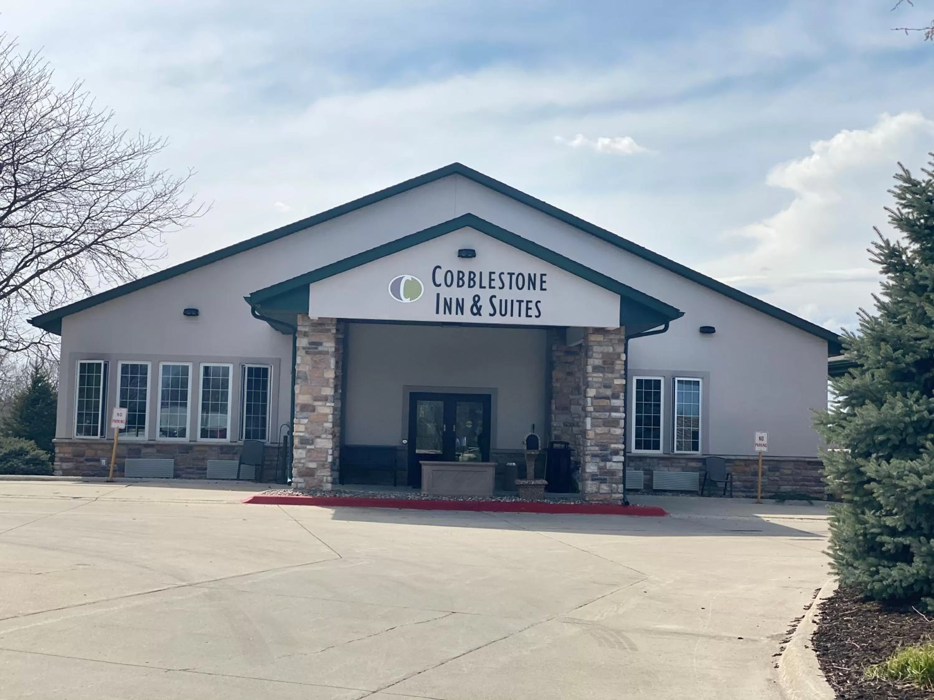 Property building in Cobblestone Inn & Suites - Denison | Majestic Hills