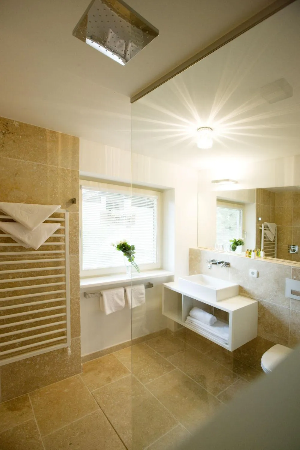 Bathroom, Bed in Geniesserhotel Minglers Sportalm 4 Sterne Superior