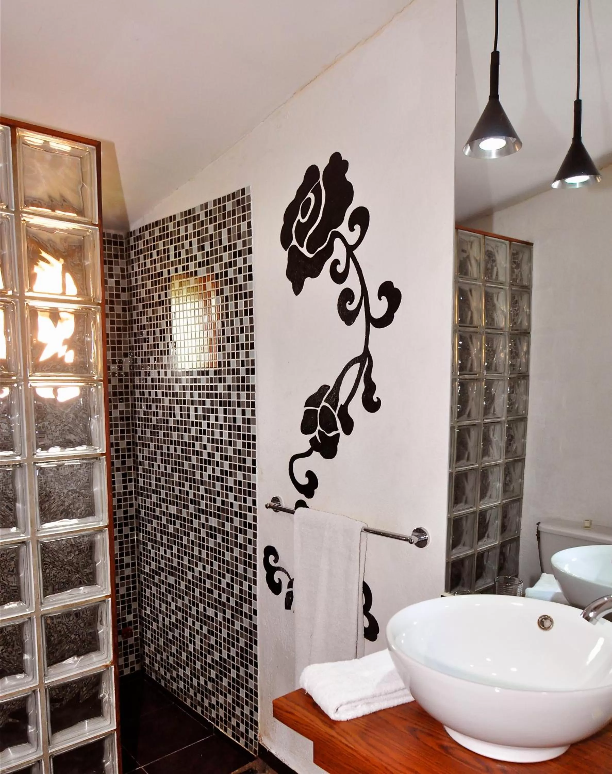 Shower, Bathroom in Rova Hotel