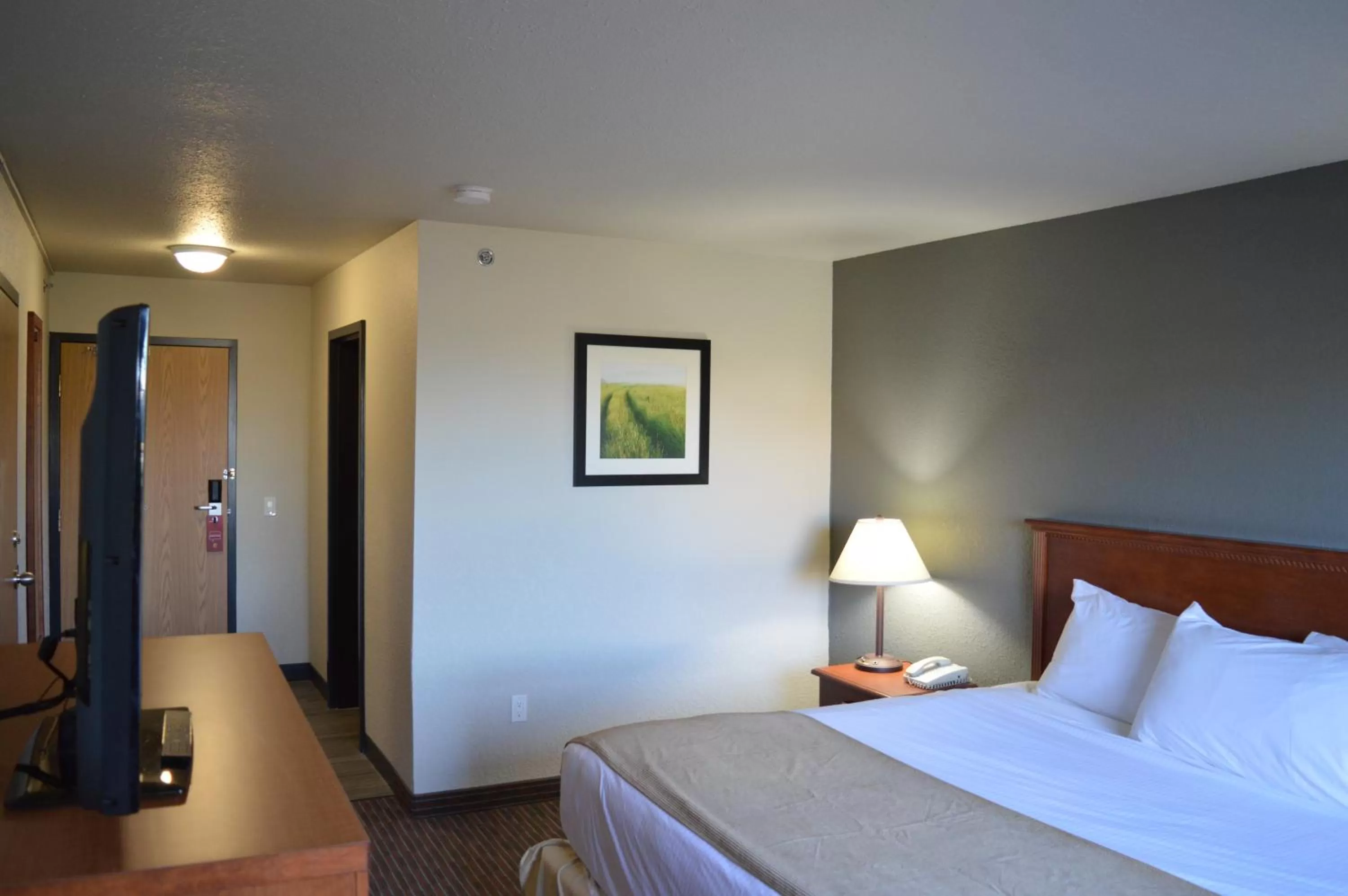 Bedroom, Bed in Super 8 by Wyndham Grande Prairie