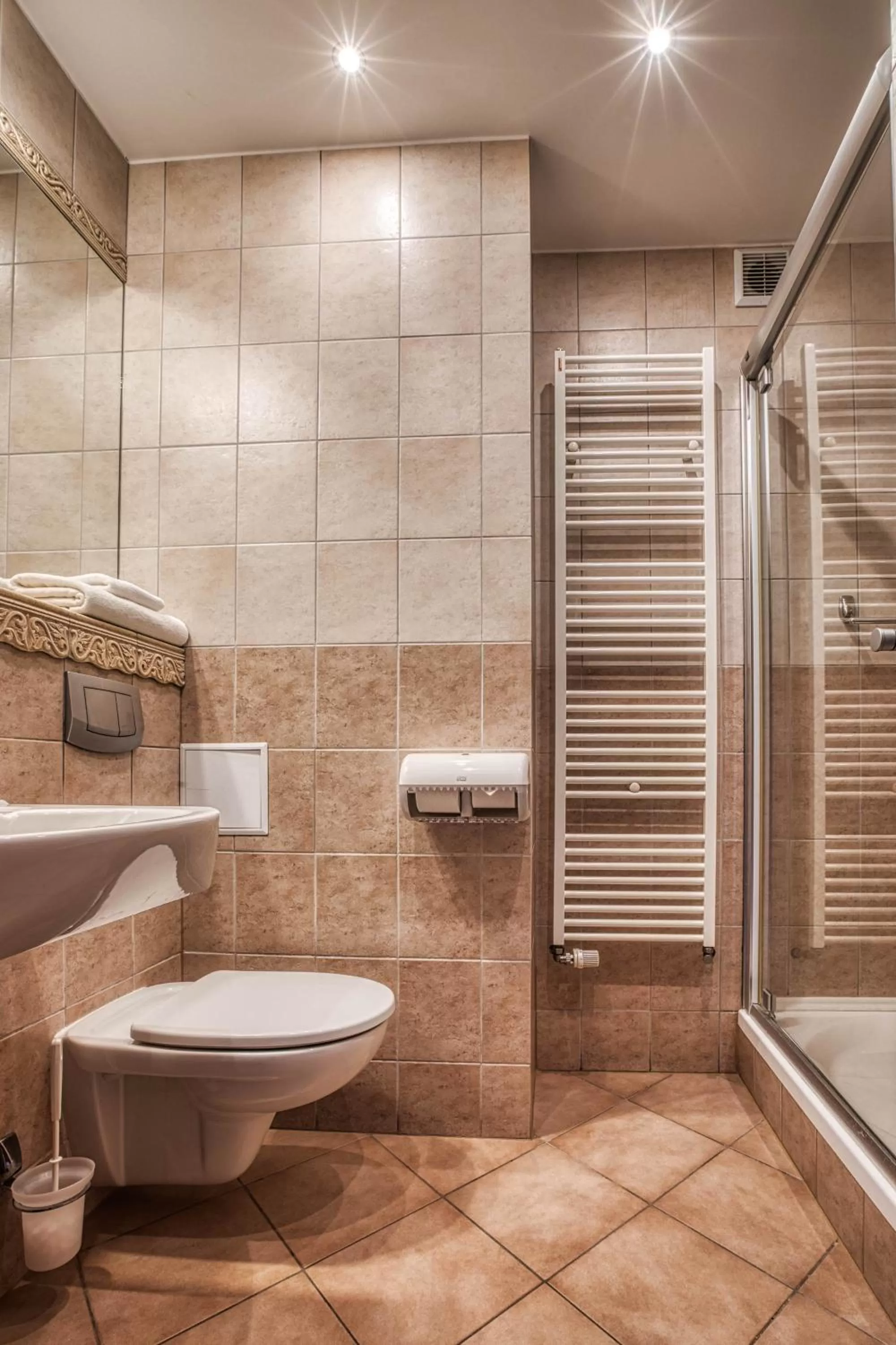 Shower in 4 Pory Roku Resort Sauna & Spa