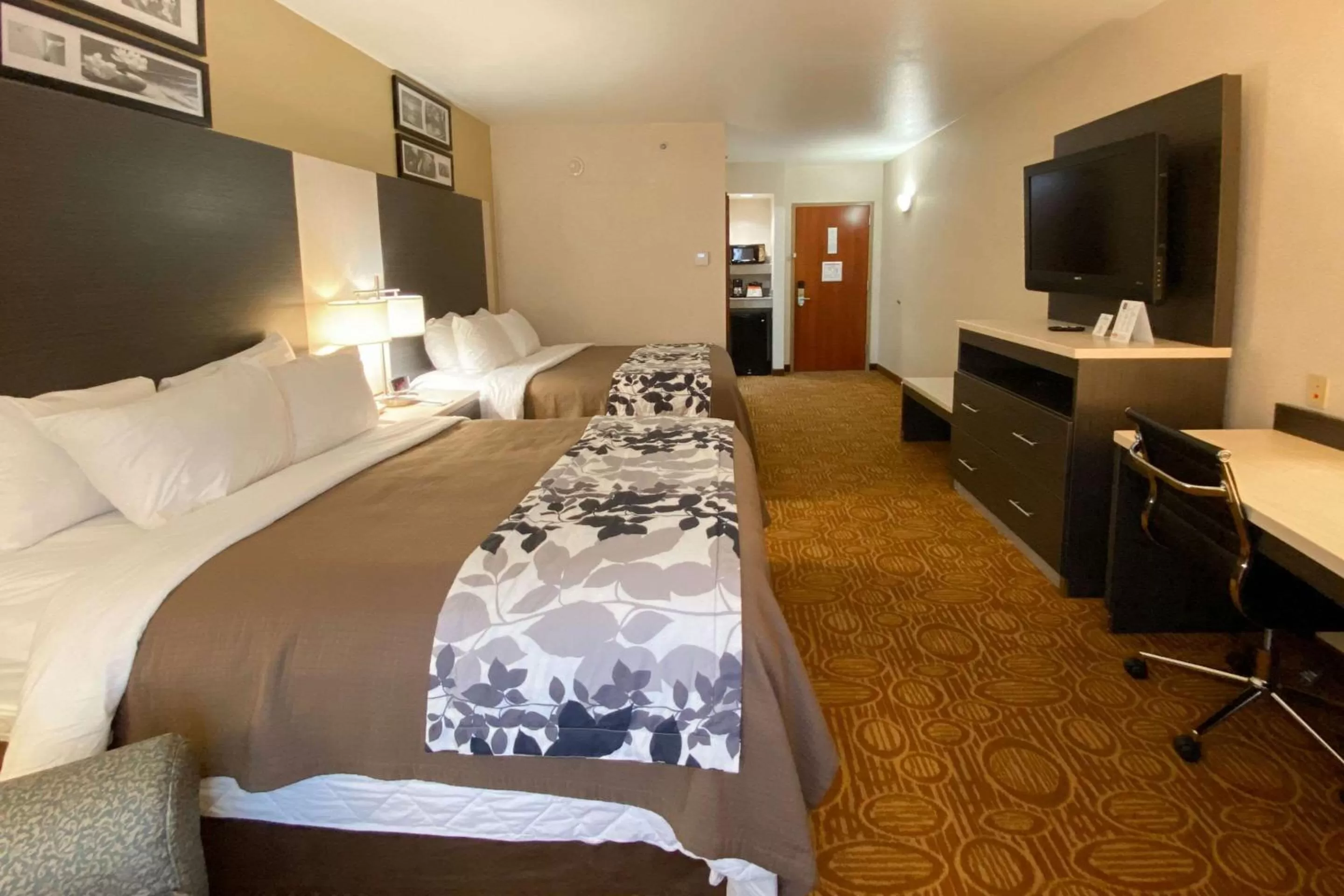 Photo of the whole room, Bed in Sleep Inn & Suites Springdale West