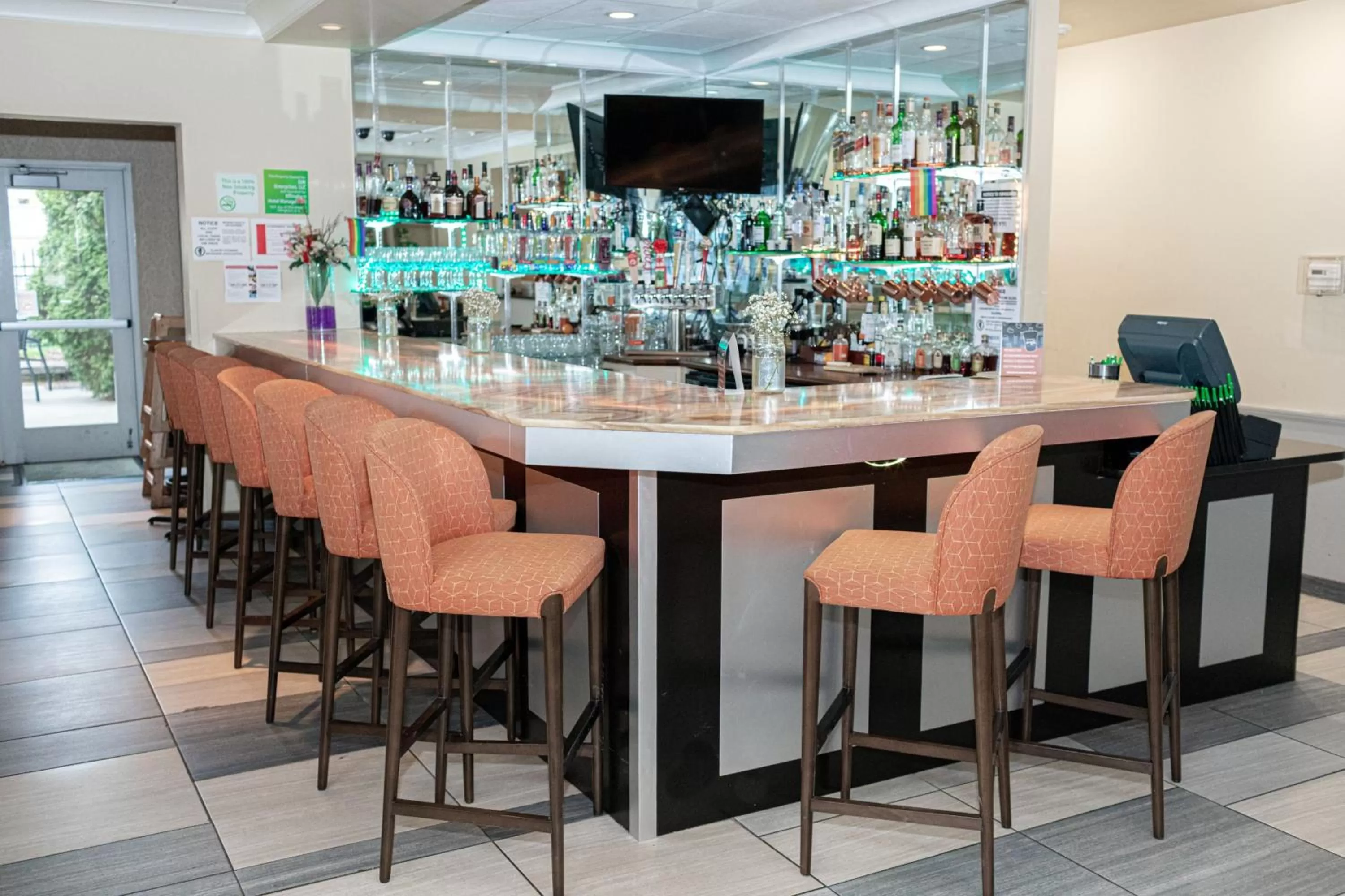 Lounge or bar in Holiday Inn Effingham by IHG