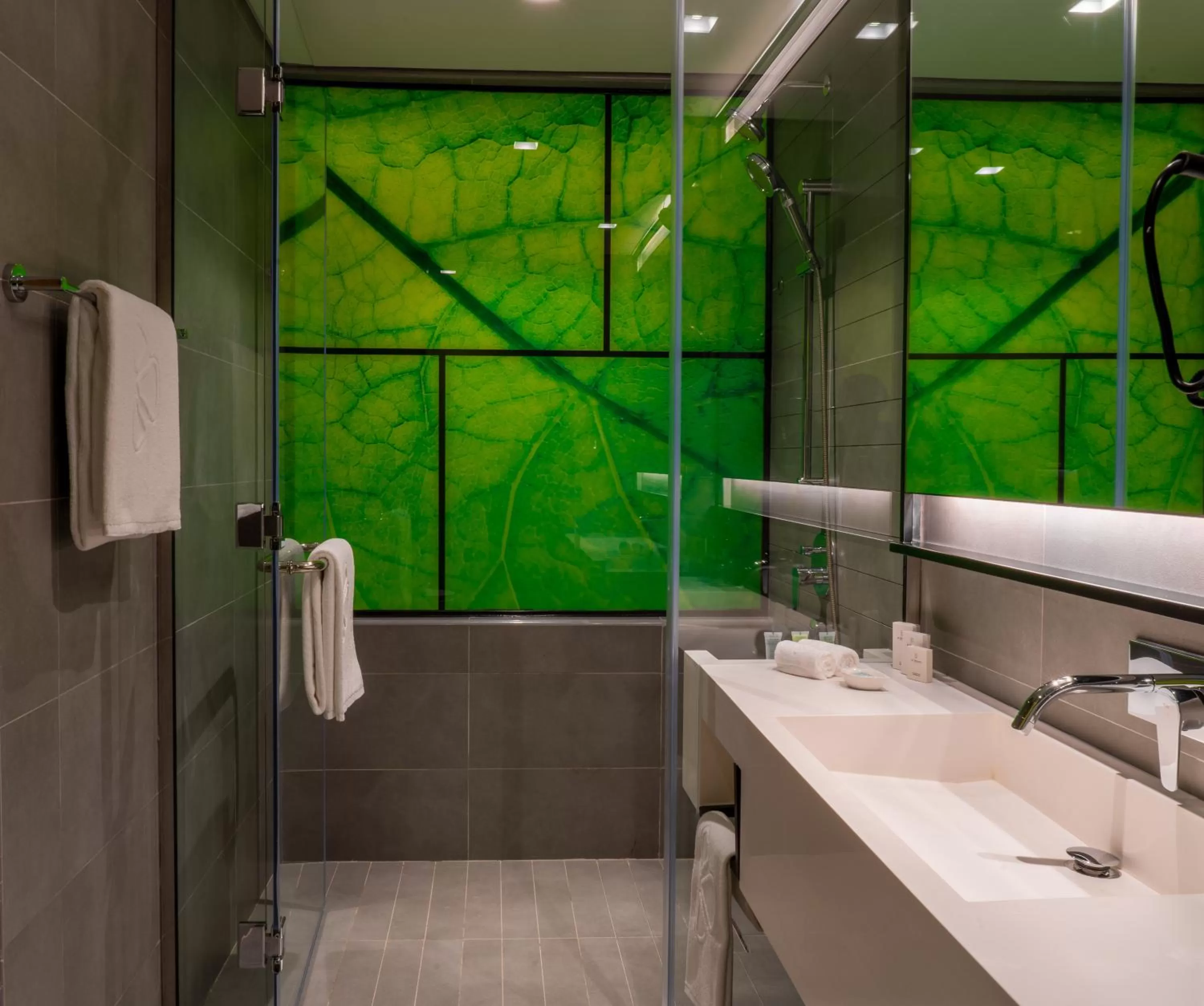 Shower in Al Khoory Courtyard Hotel