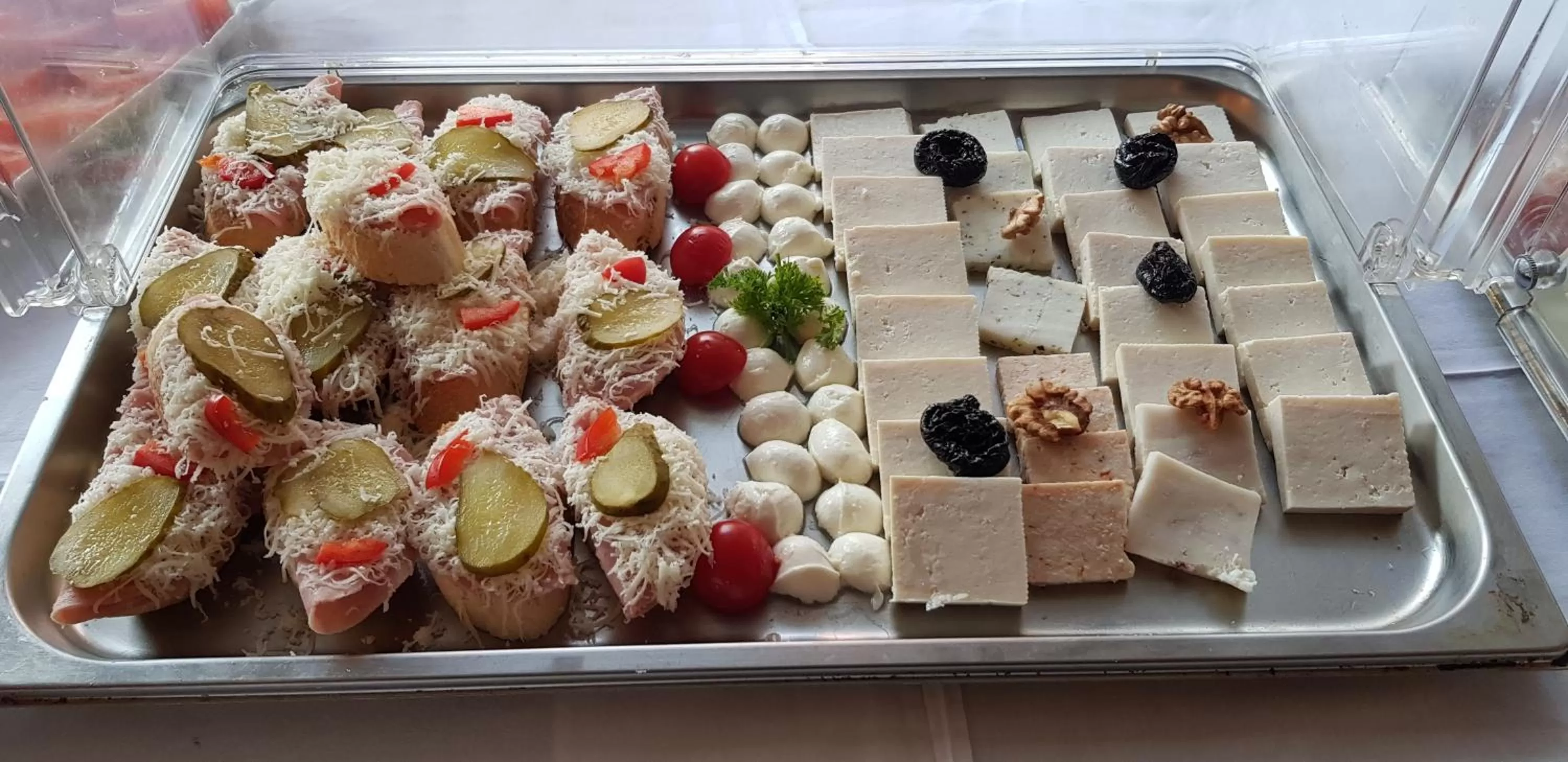 Buffet breakfast, Food in Hotel Fontana