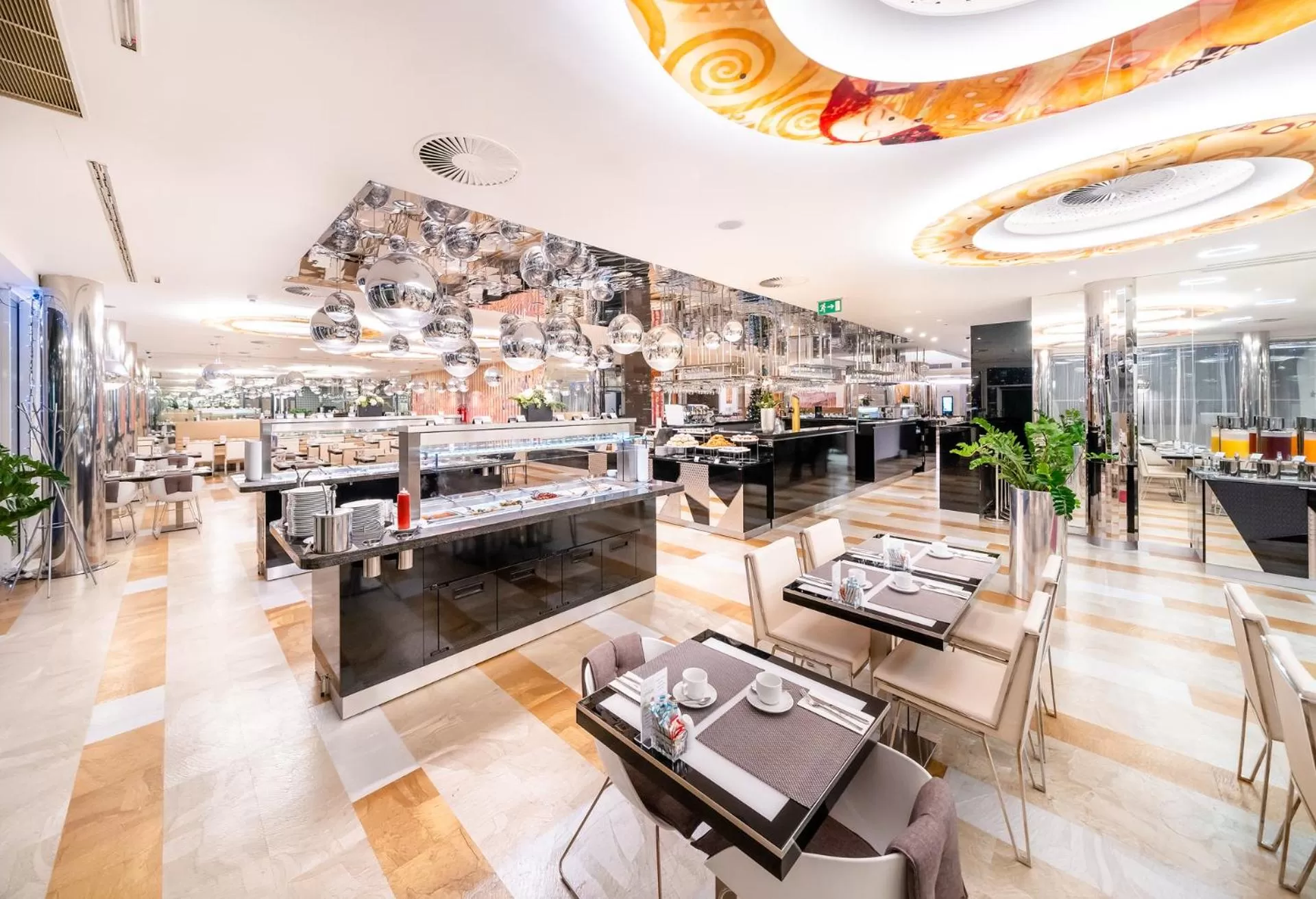 Restaurant/places to eat in Grandium Hotel Prague