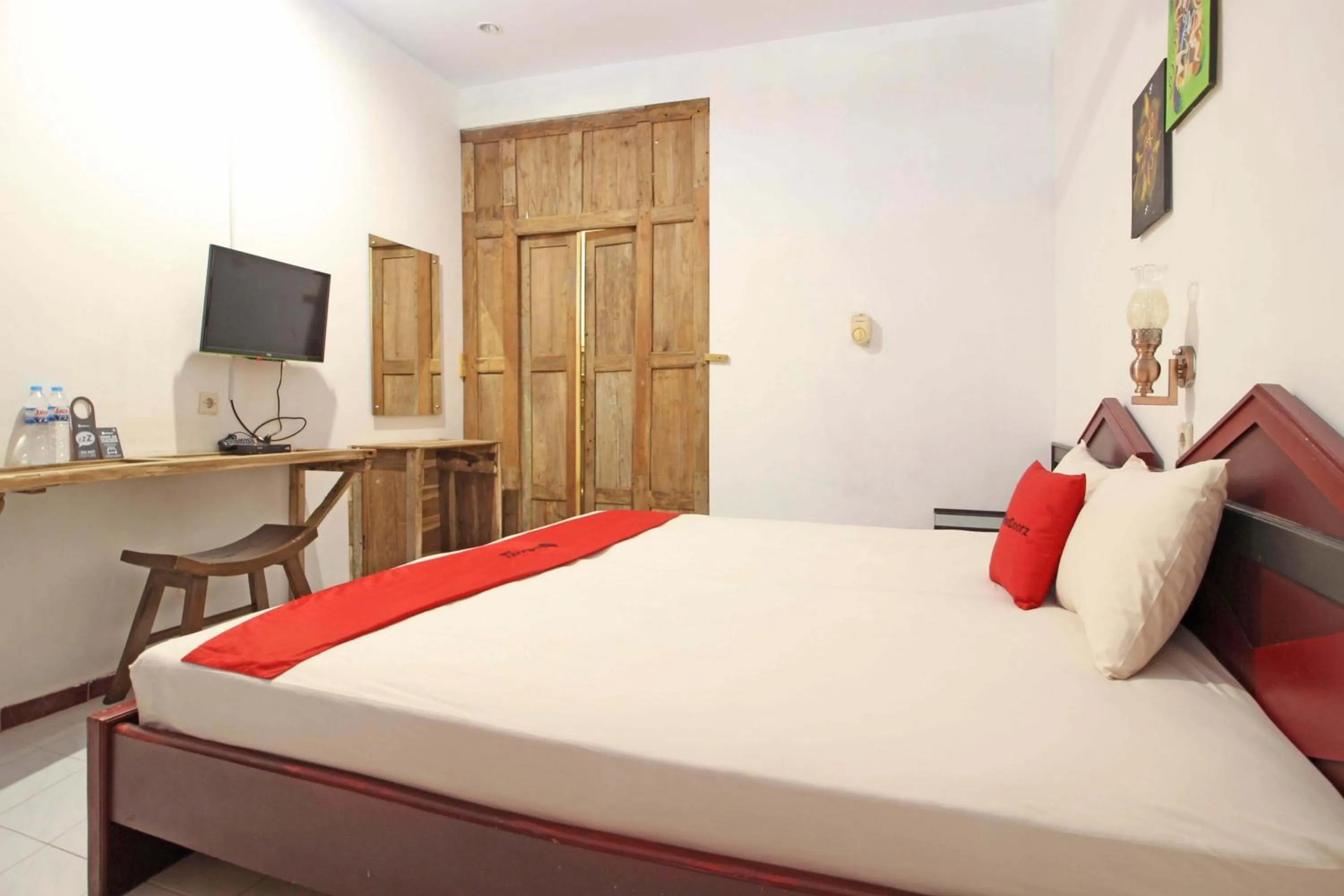Bed in RedDoorz near Pojok Beteng Prawirotaman