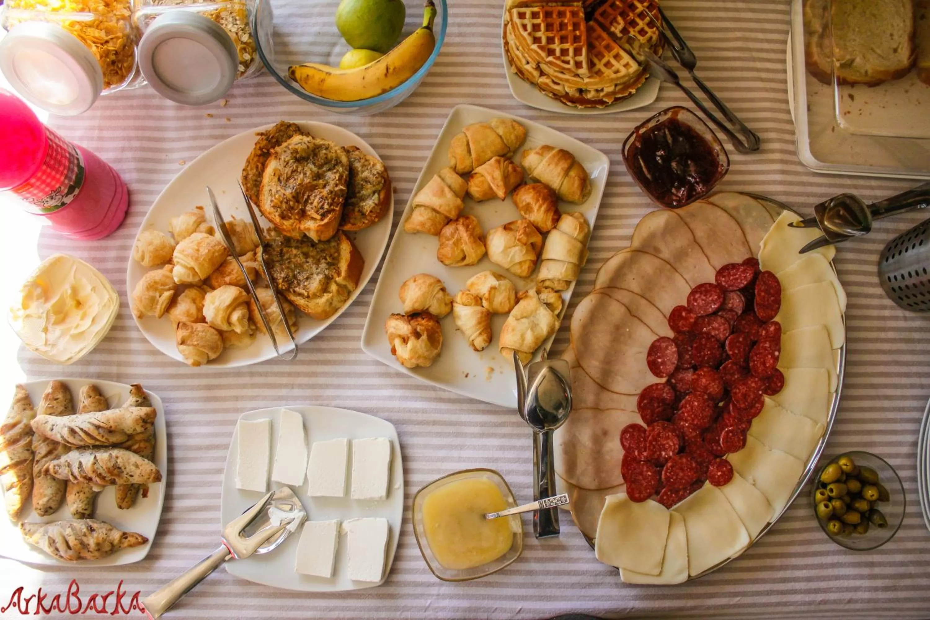 Breakfast in ArkaBarka 2- Floating Dream Rooms and Apartments