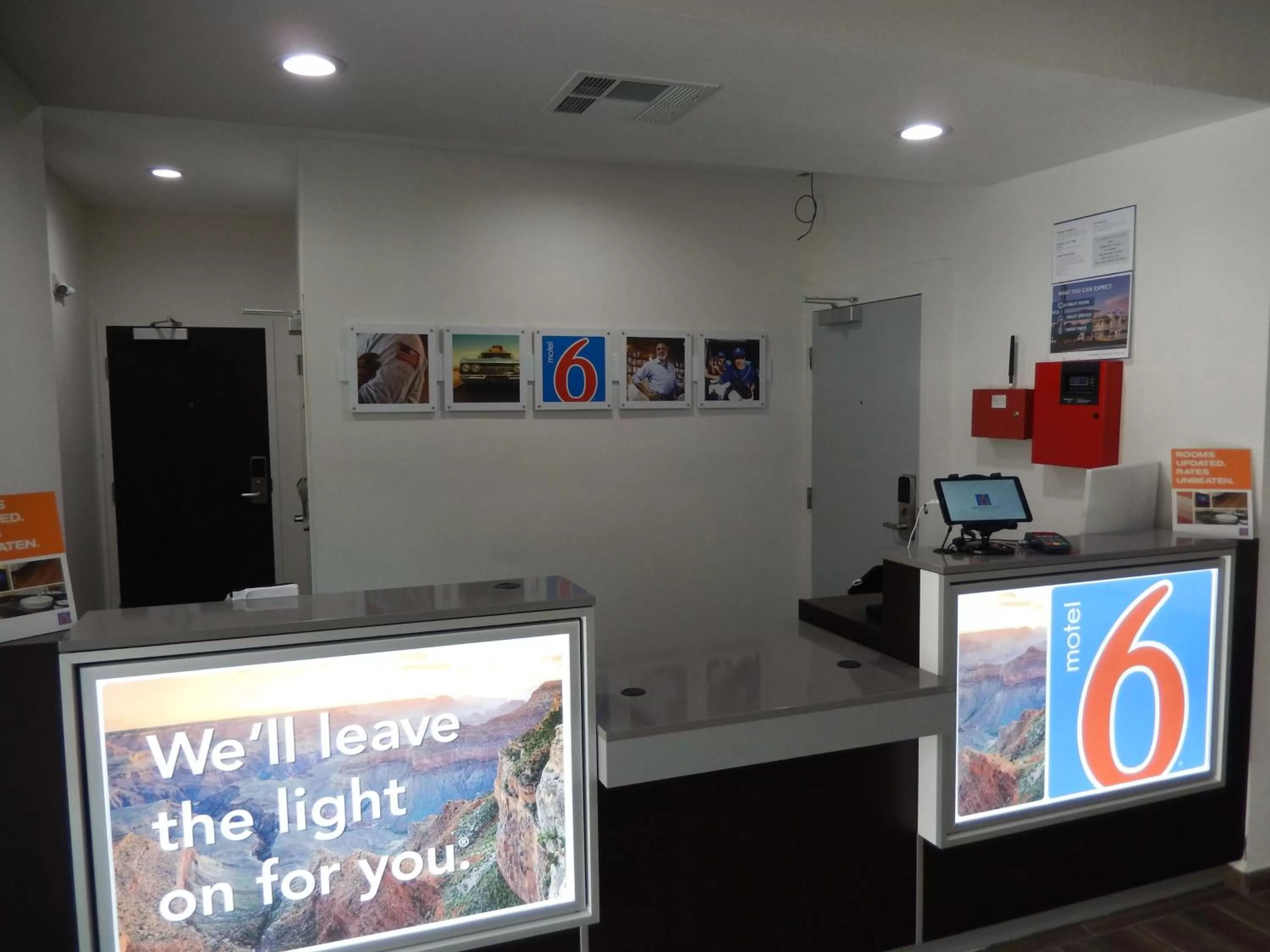 Lobby or reception, Lobby/Reception in Motel 6-Houston, TX - Downtown North