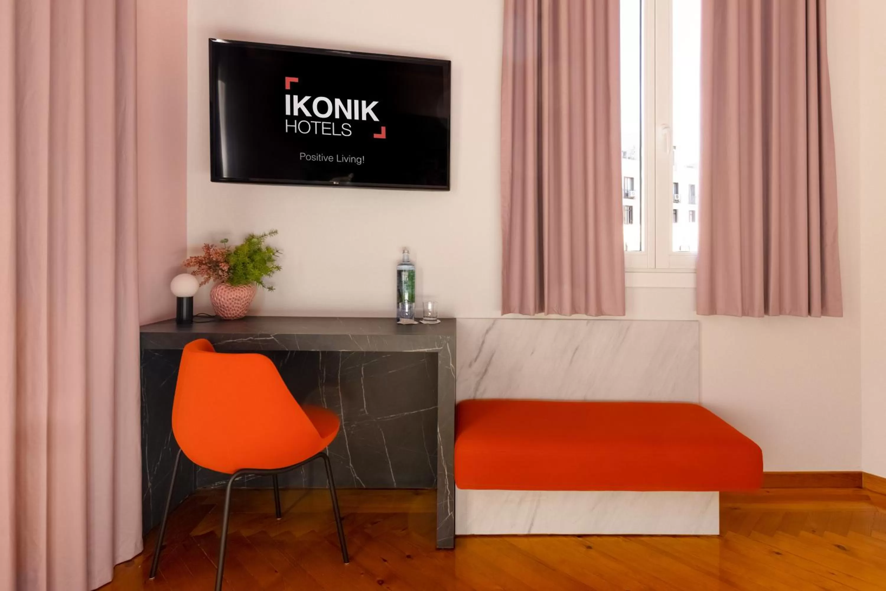 Photo of the whole room in Ikonik Gran Vía