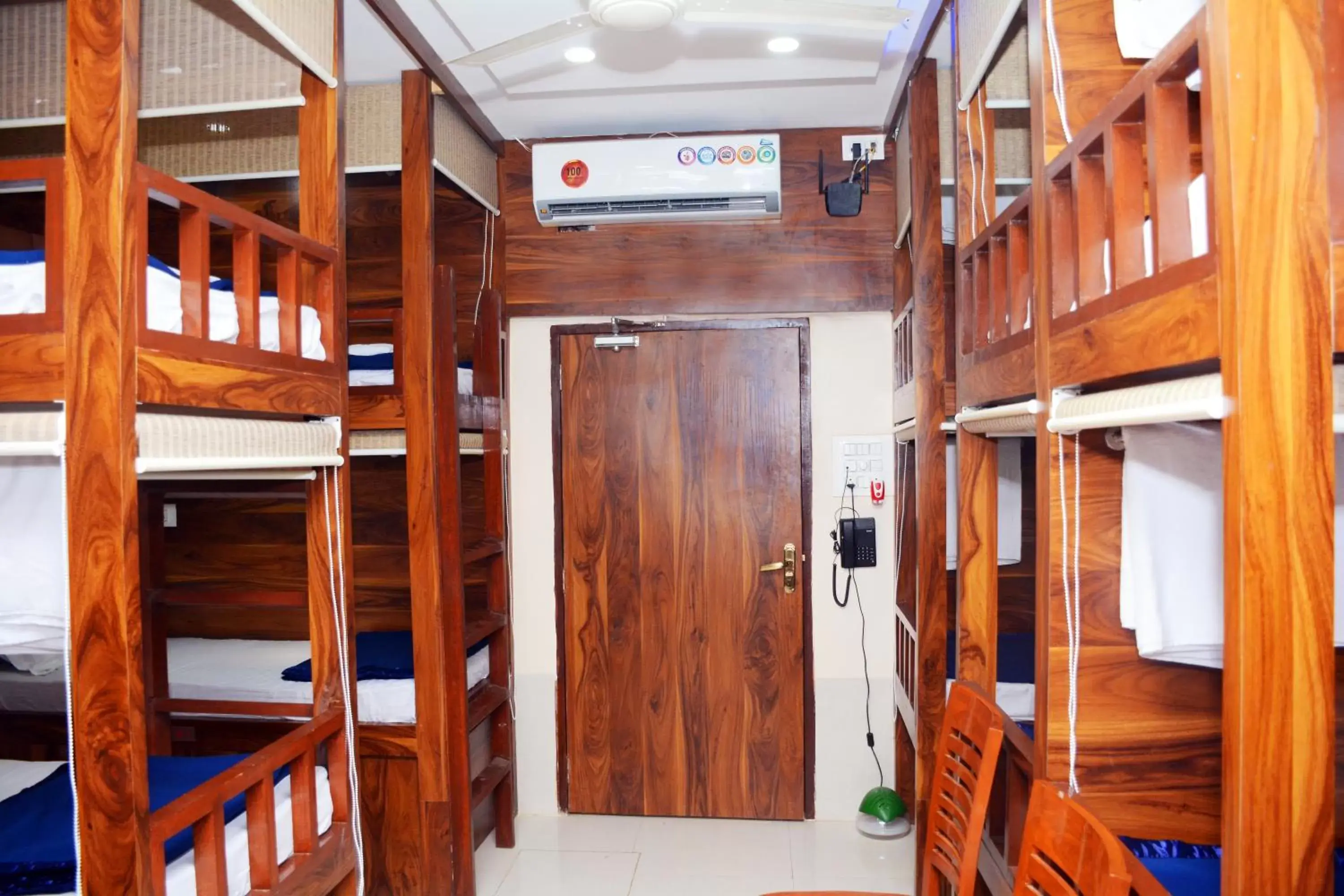 Bed in Male Dormitory Room in Hotel Nest N Rest - Mumbai Bed in Male Dormitory Room in Hotel Nest N Rest - Mumbai