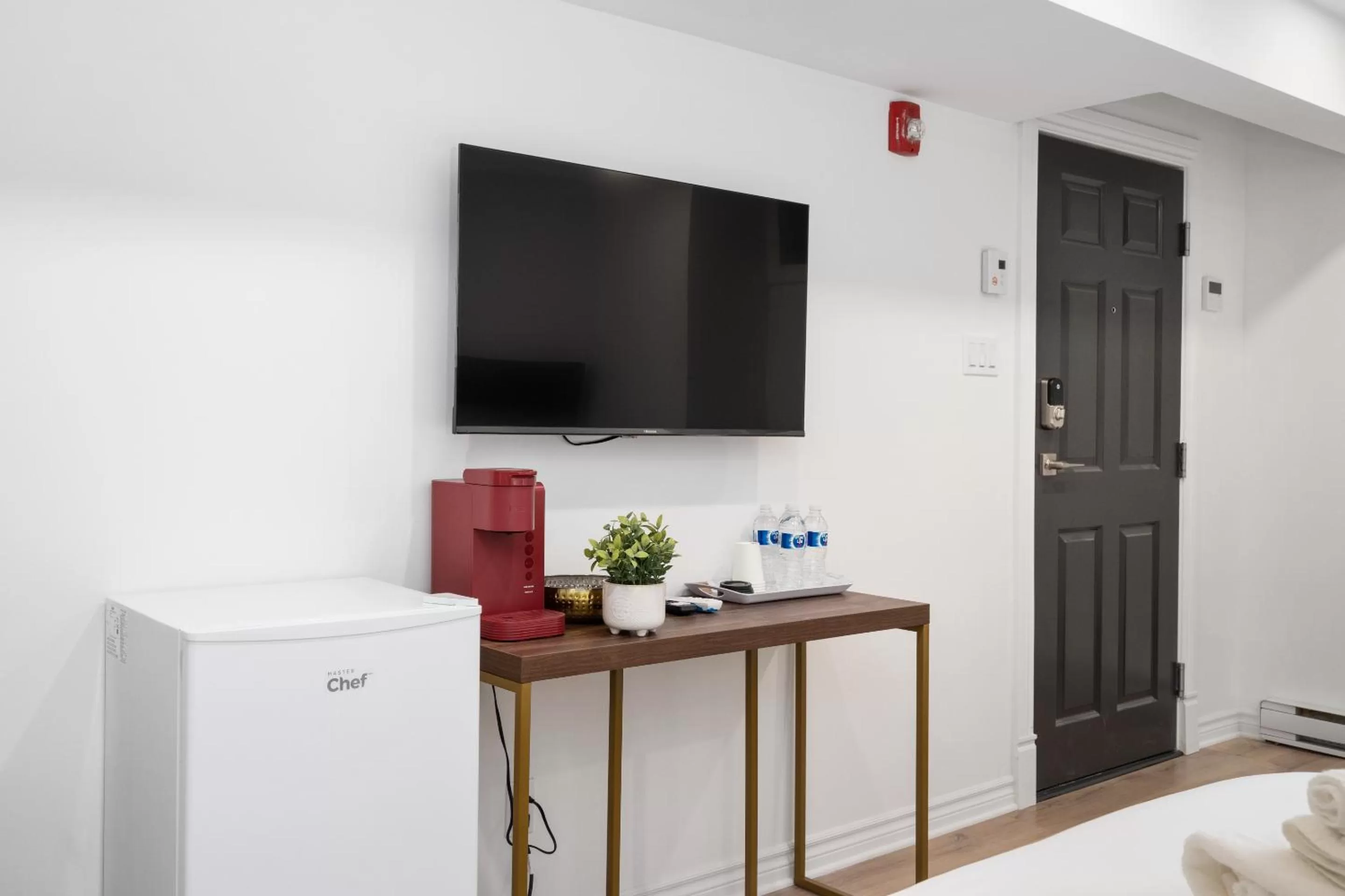 TV/Entertainment Center in Le Penfield Par Nomade MTL