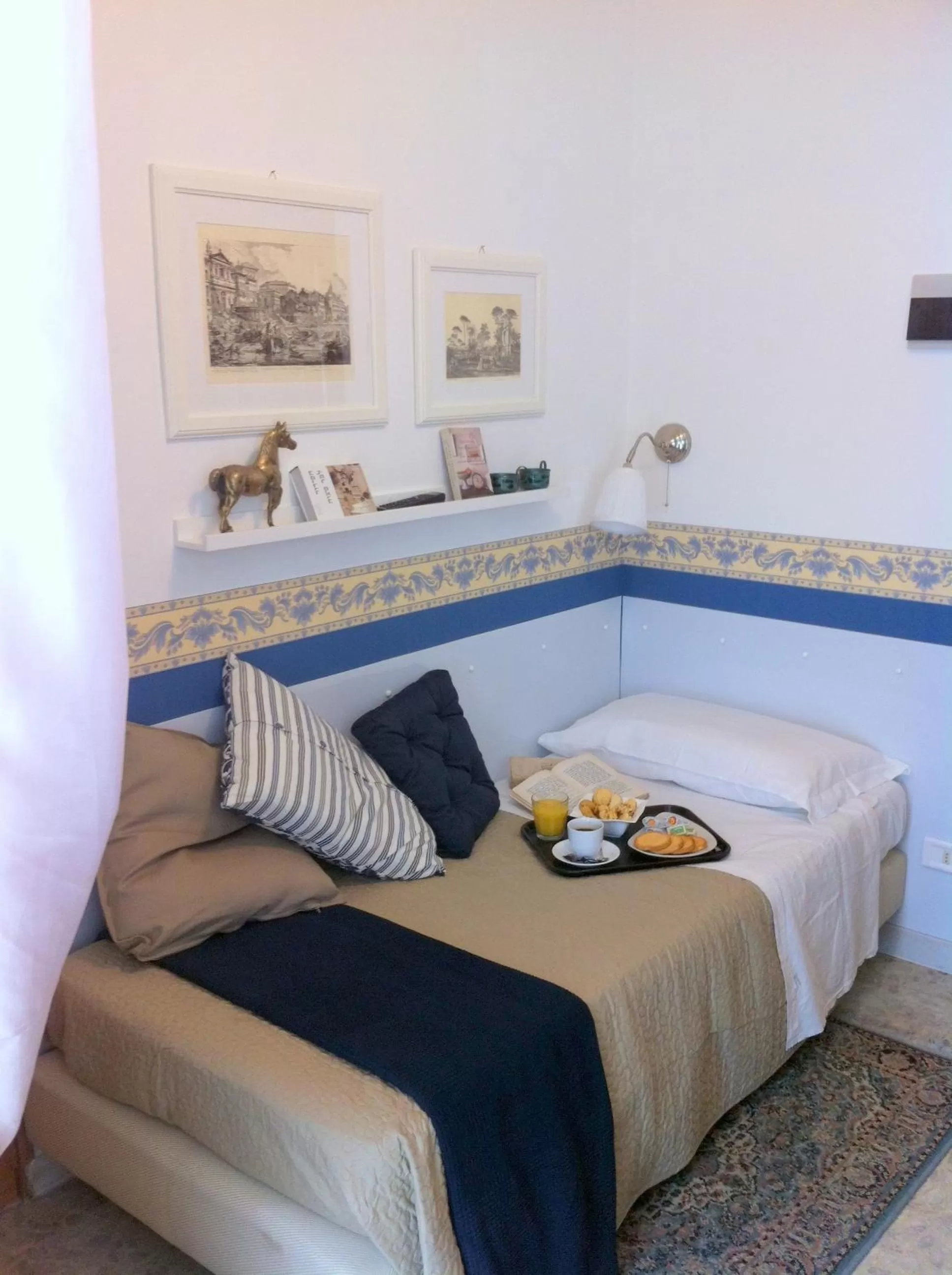 Single Room with Private Bathroom in Hotel Carmel